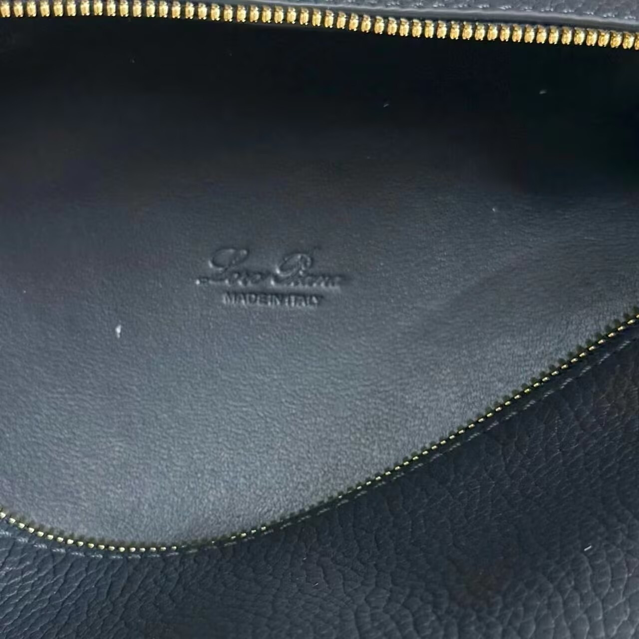 L**o p*ana extra pocket l19 grained calfskin 11 x 19 x 6.5 cm