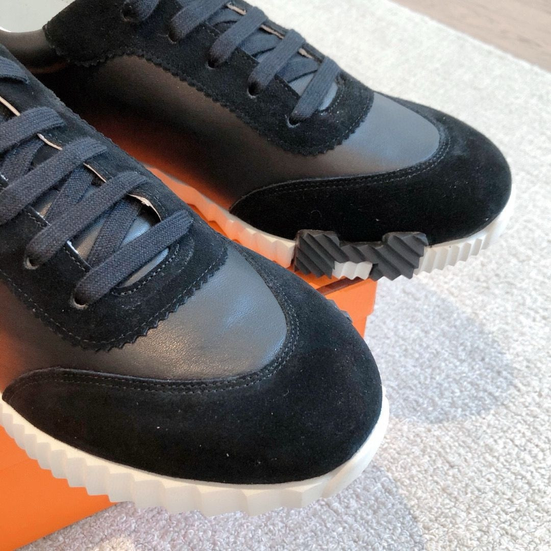 ua H**mes bouncing sneaker