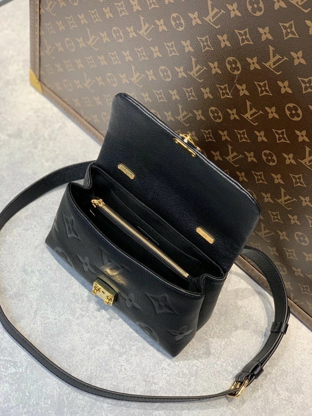 LV MADELEINE MM M45976