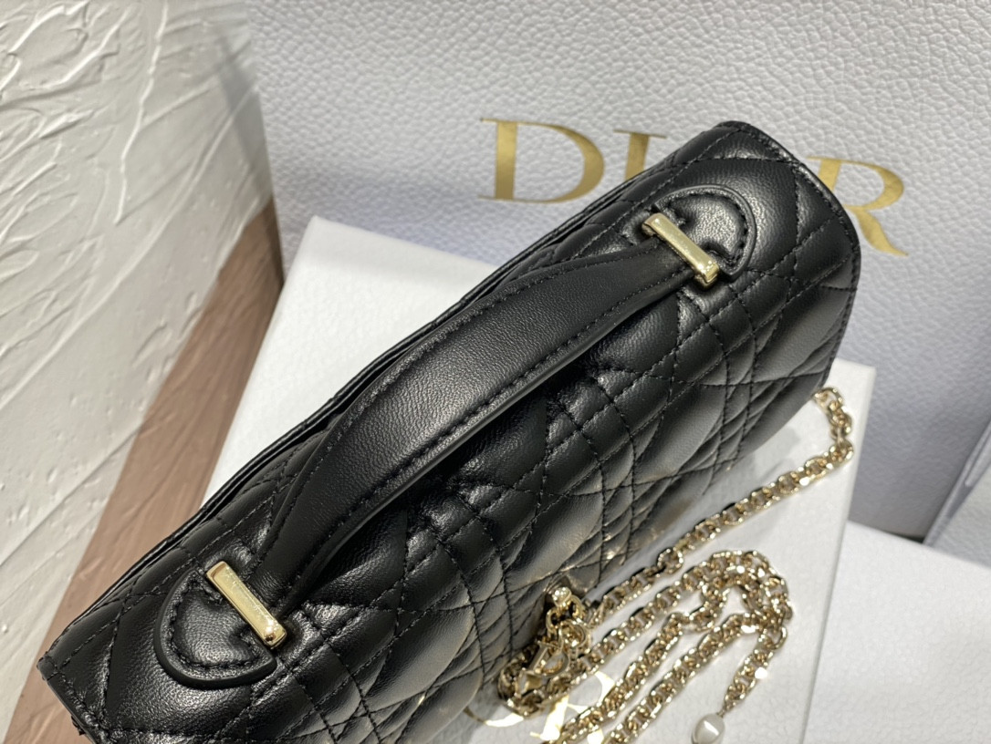 miss D*or mini bag black cannage lambskin s0980onmj_m900 21 x 11.5 x 4.5 cm