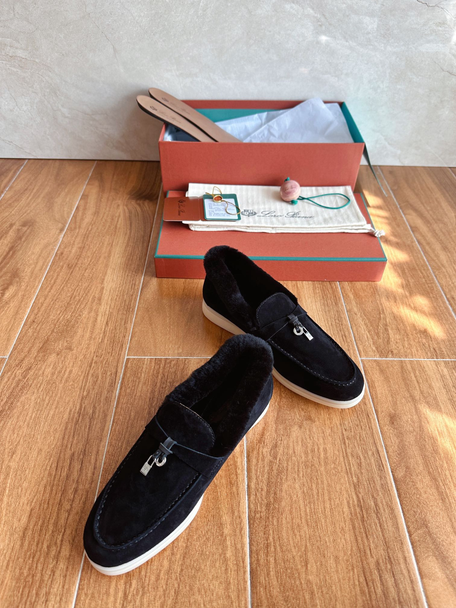 ua L**o p*ana summer charms walk loafers