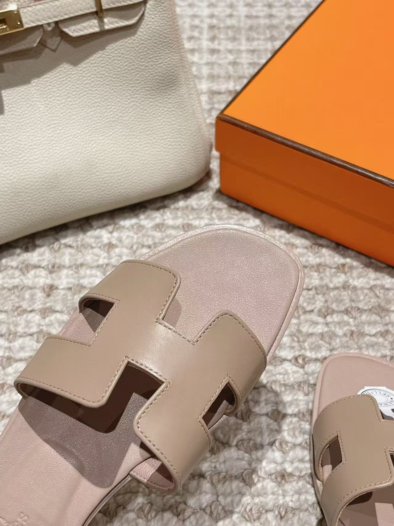 ua H**mes oran sandal