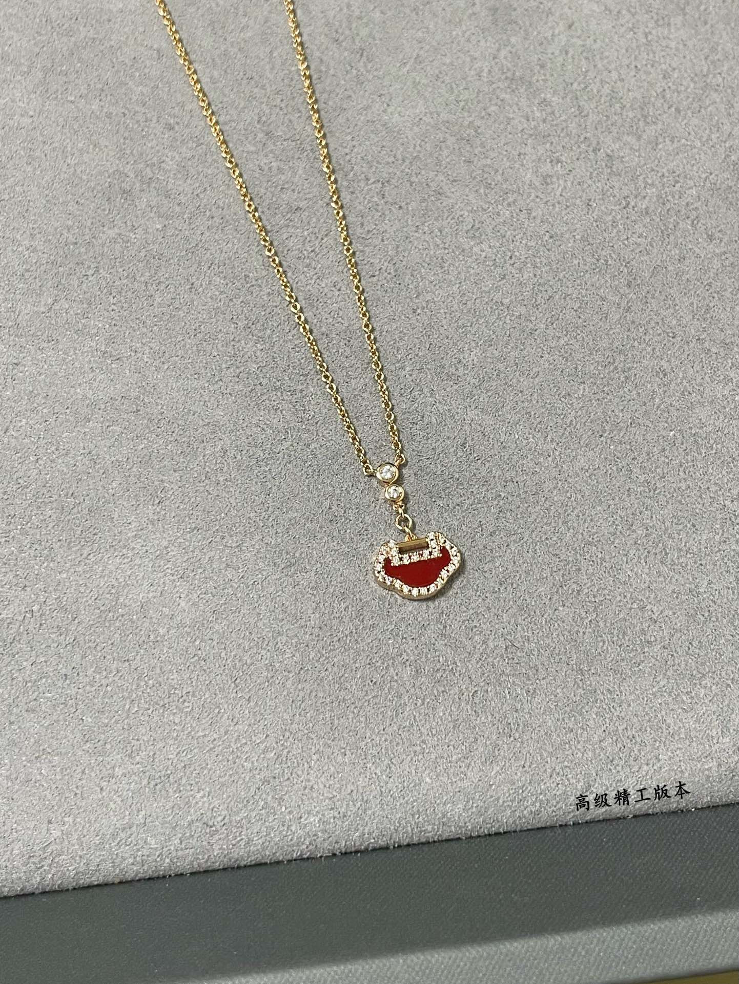 Qee1in mini ruyi necklace