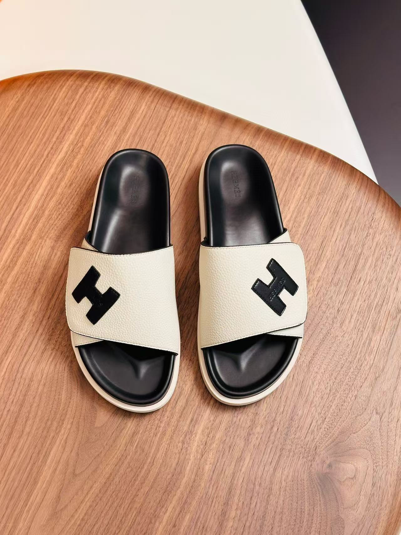ua H**mes sandals