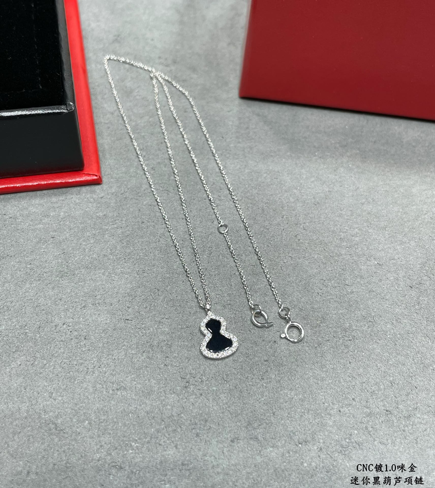 Qee1in mini gourd necklace