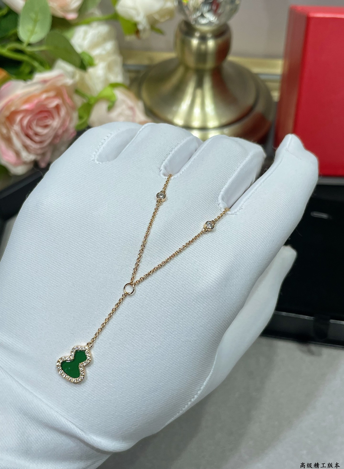 Qee1in mini gourd necklace