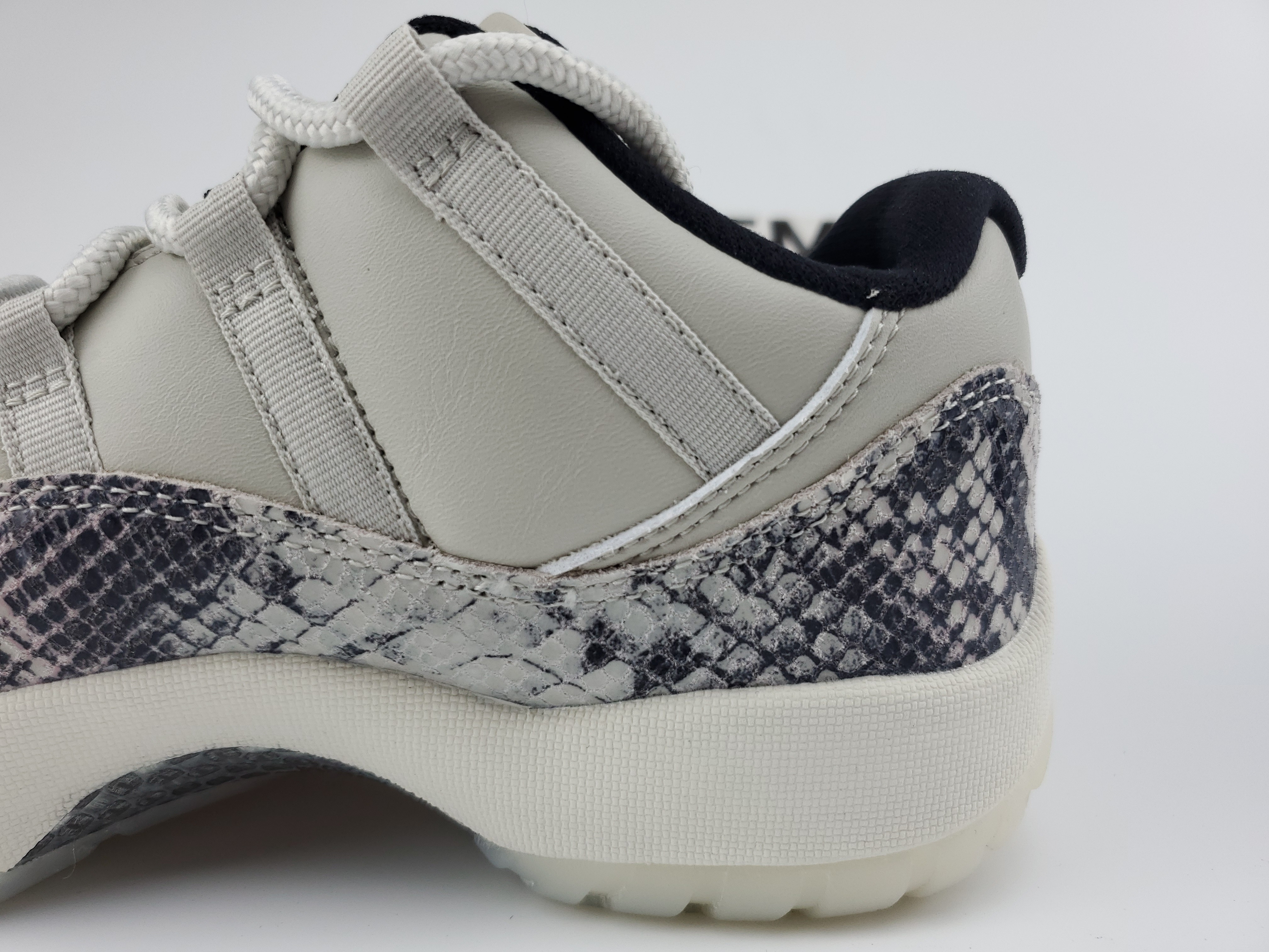 Air Jordan 11 Retro Low Snake Light Bone