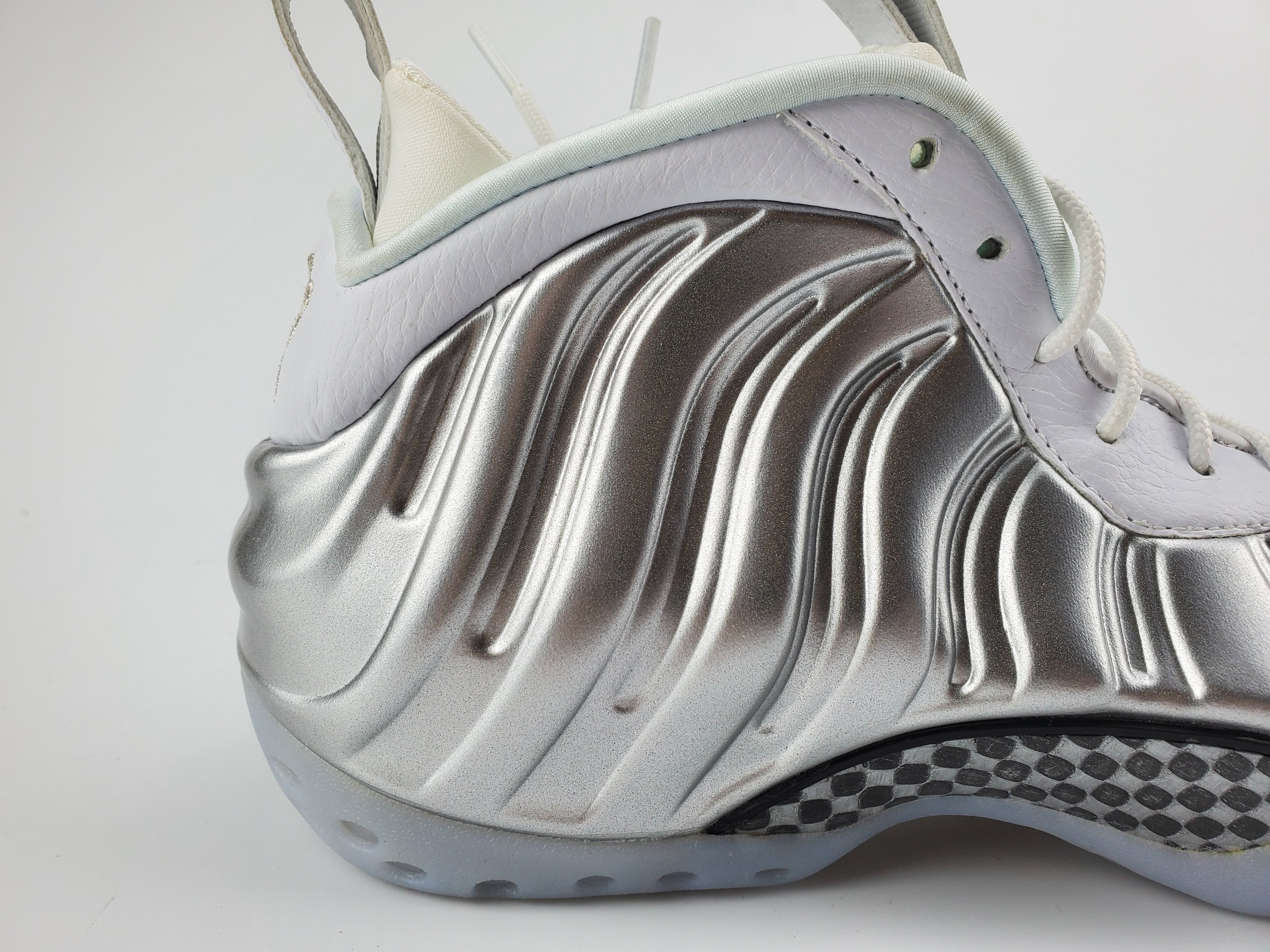 air foamposite one Ch*0me white