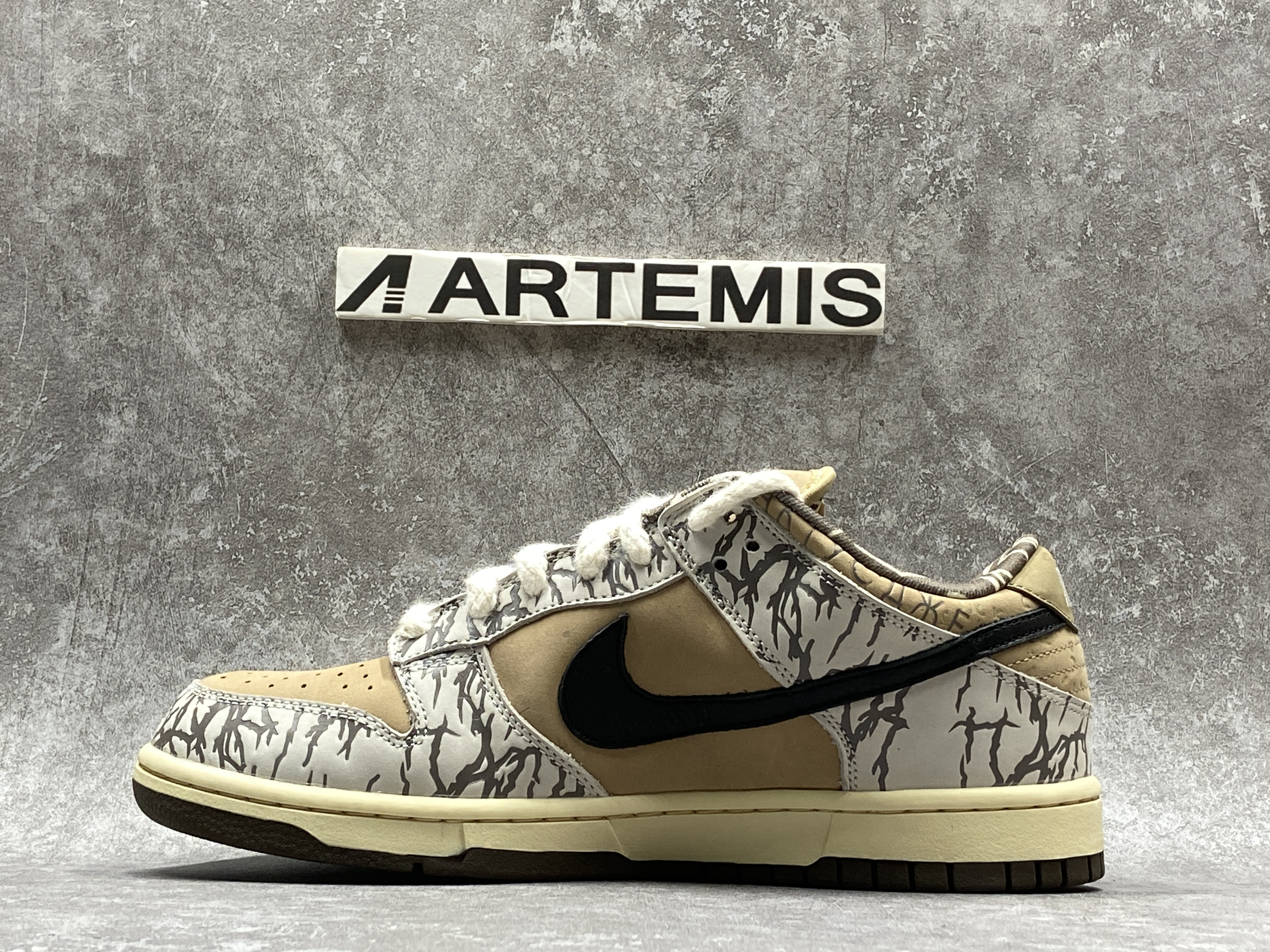 Nike SB Dunk Low Travis Scott (No Shoes Box)