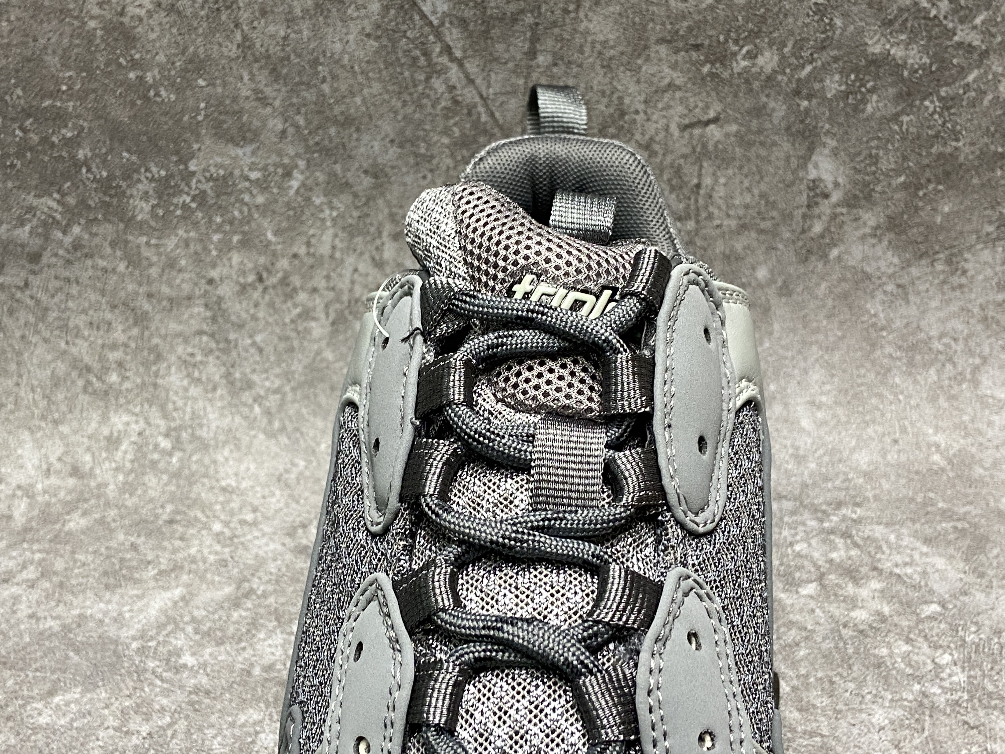 Balenciga Triple S Grey