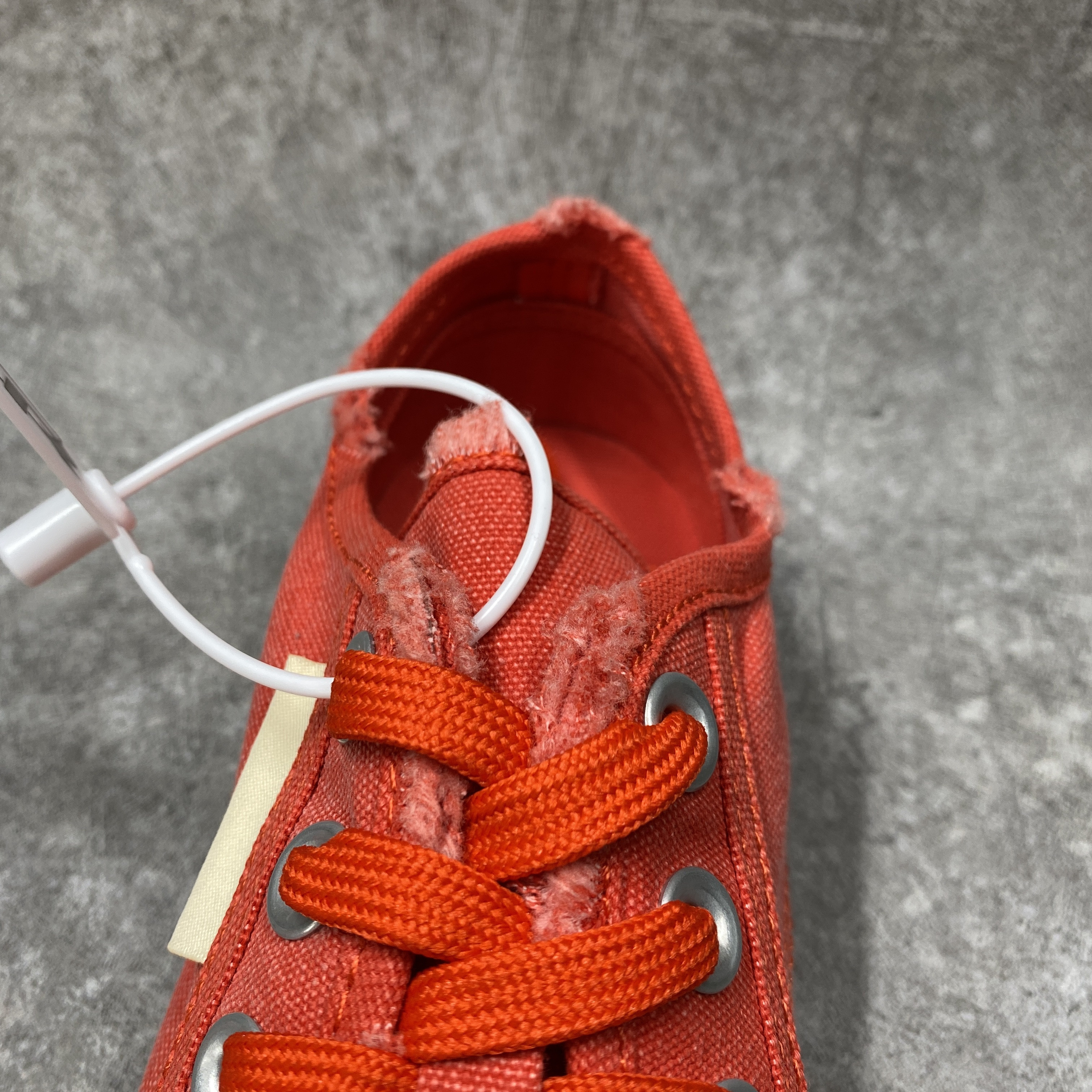 PARIS LOW TOP SNEAKER IN RED