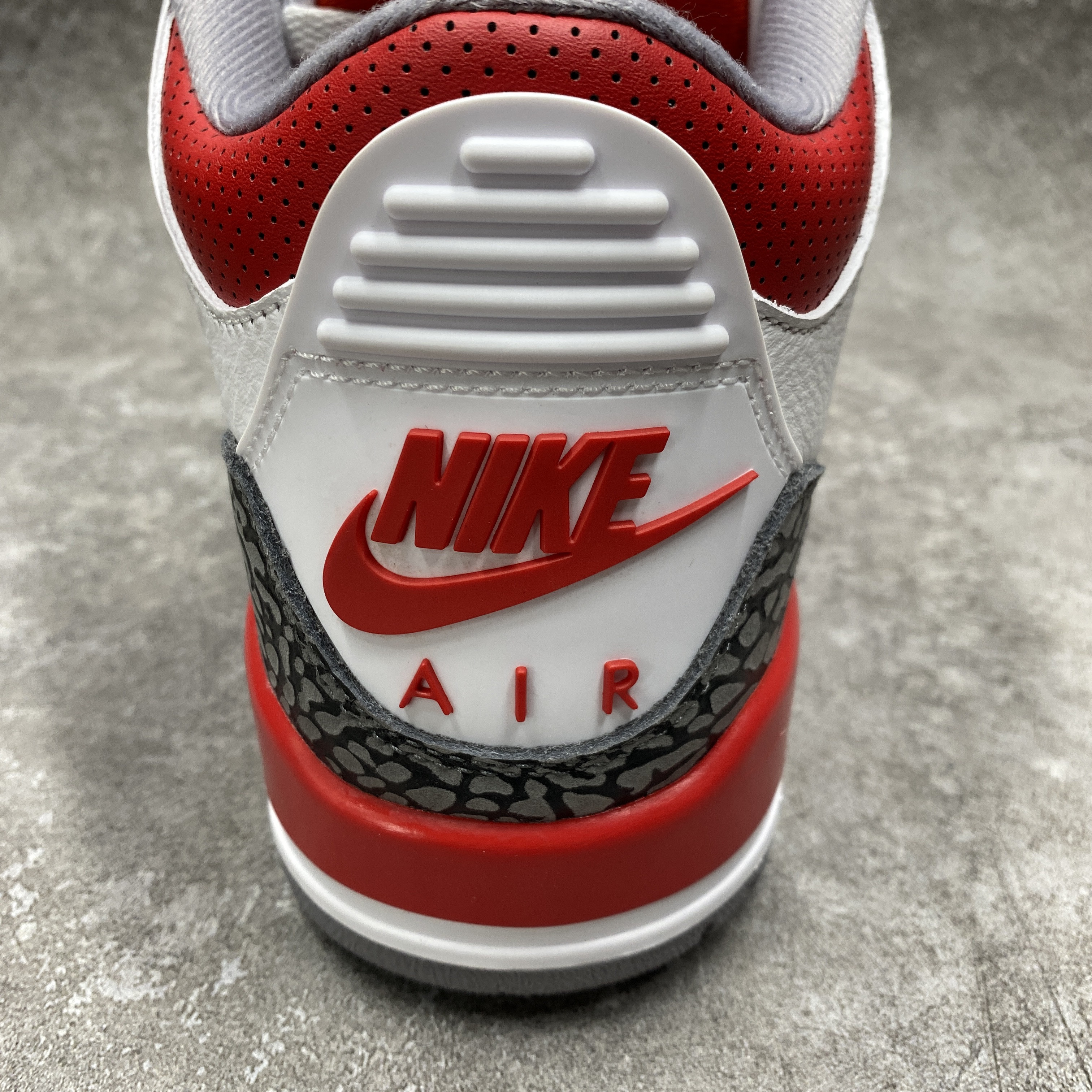 Air Jordan 3 OG “Fire Red” 2022