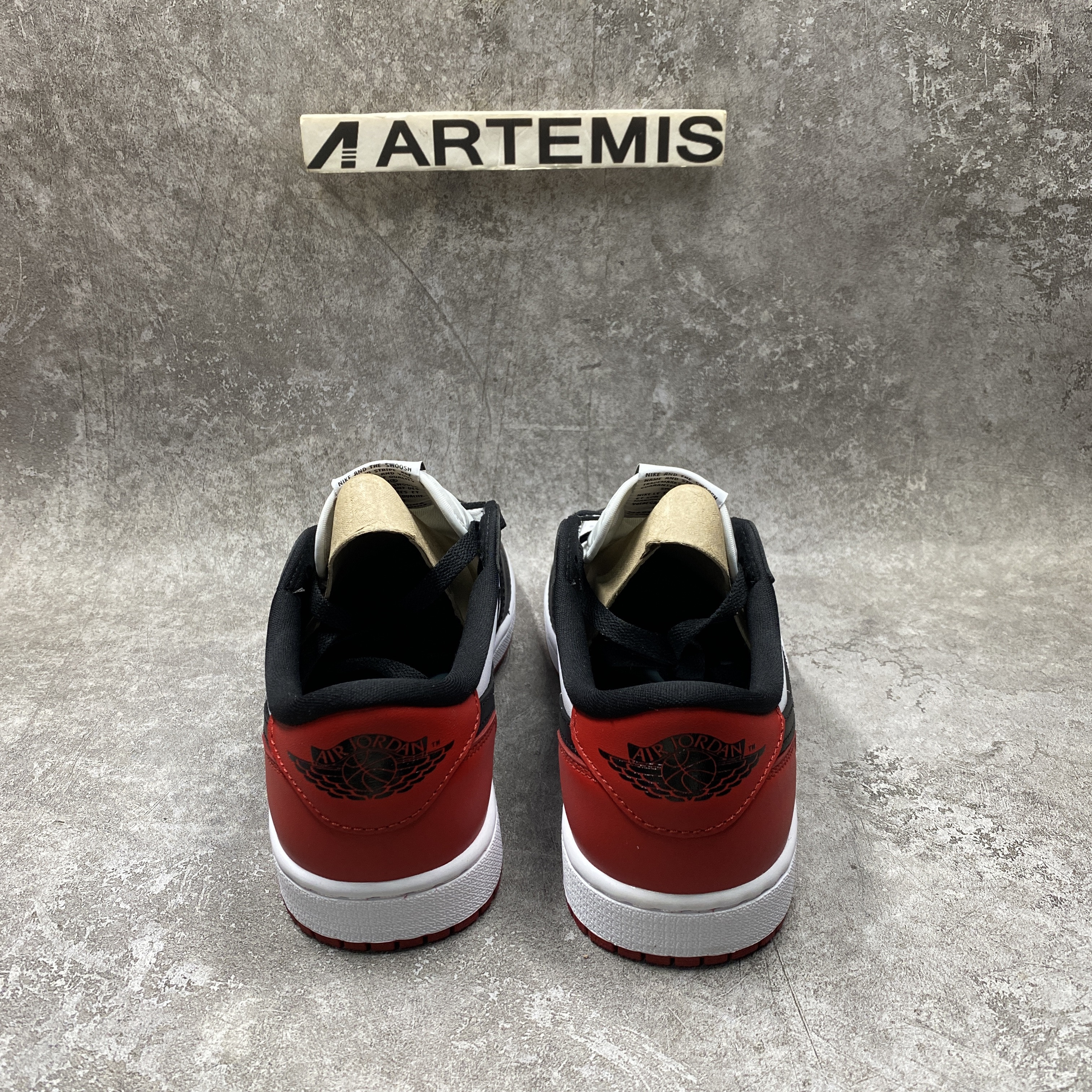 Air Jordan 1 Low OG Black Toe 2023