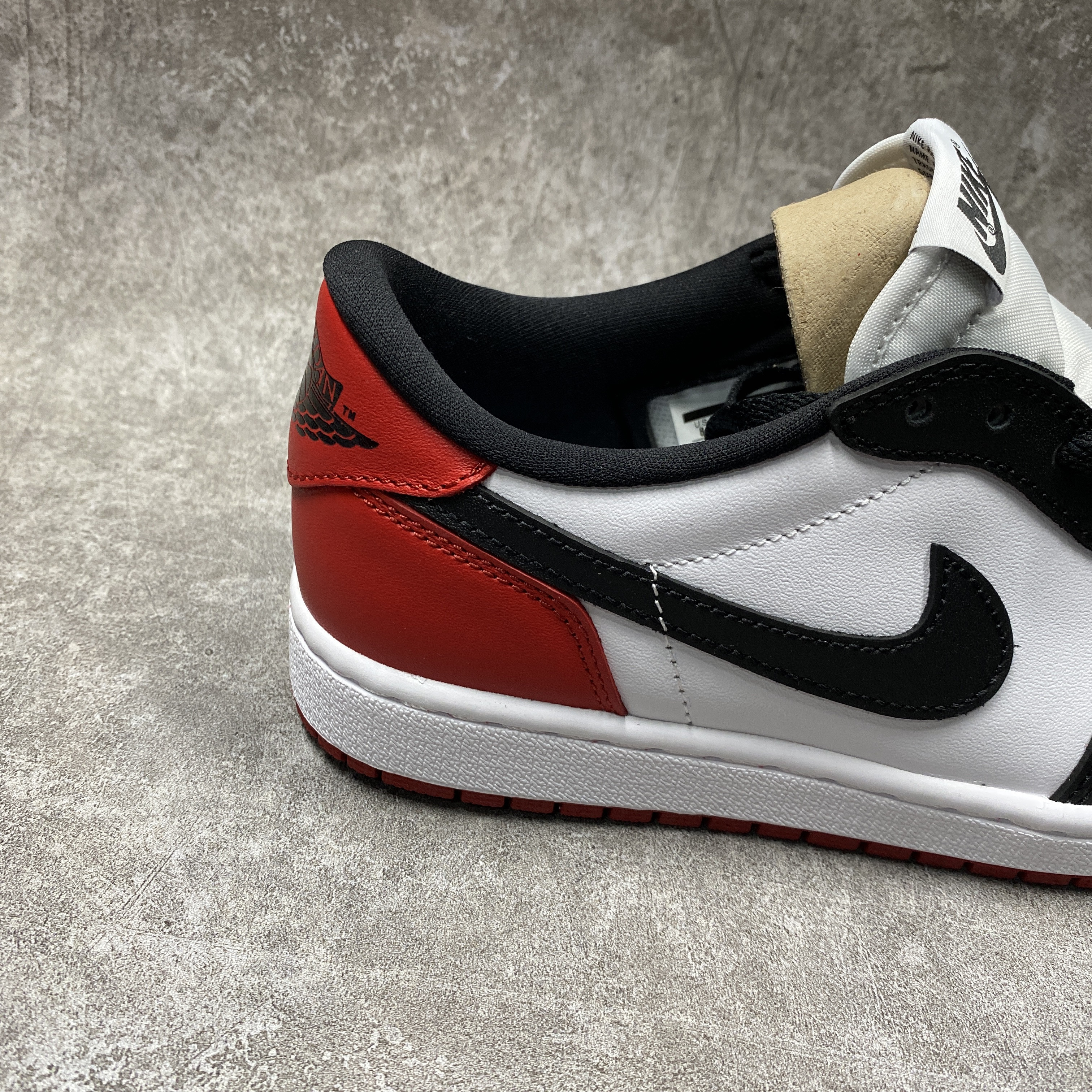 Air Jordan 1 Low OG Black Toe 2023