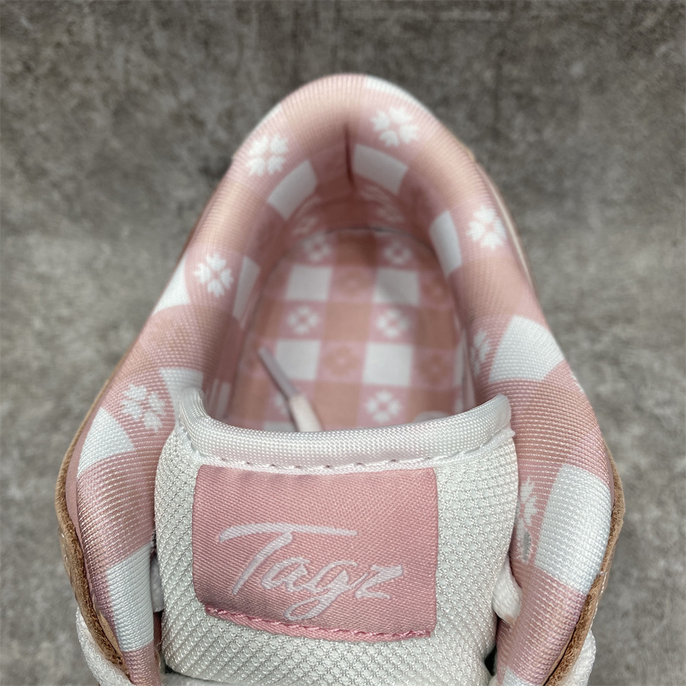 Nike SB Dunk Low Pink