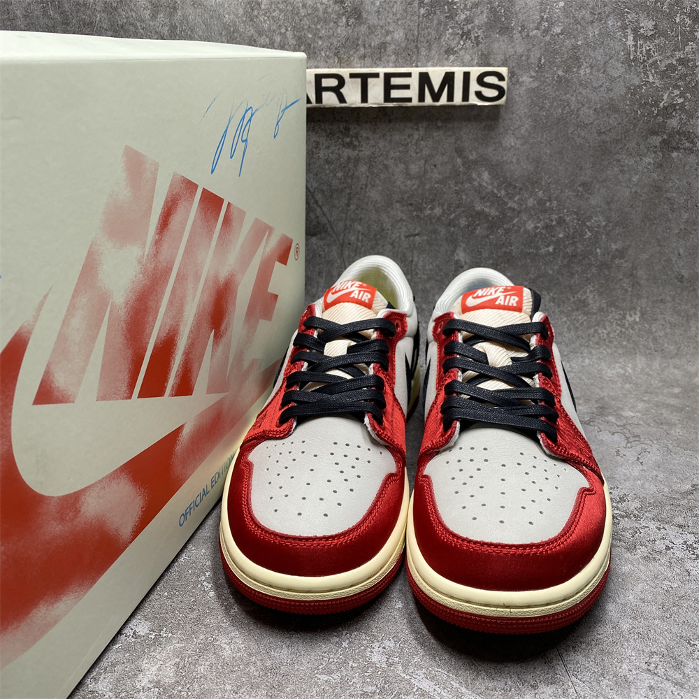 Air Jordan1 Retro Low OG Trophy Room Away
