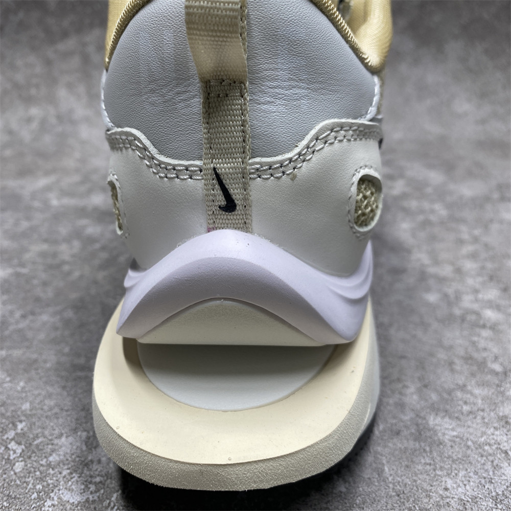 NIKE VAPORWAFFLE SACAI