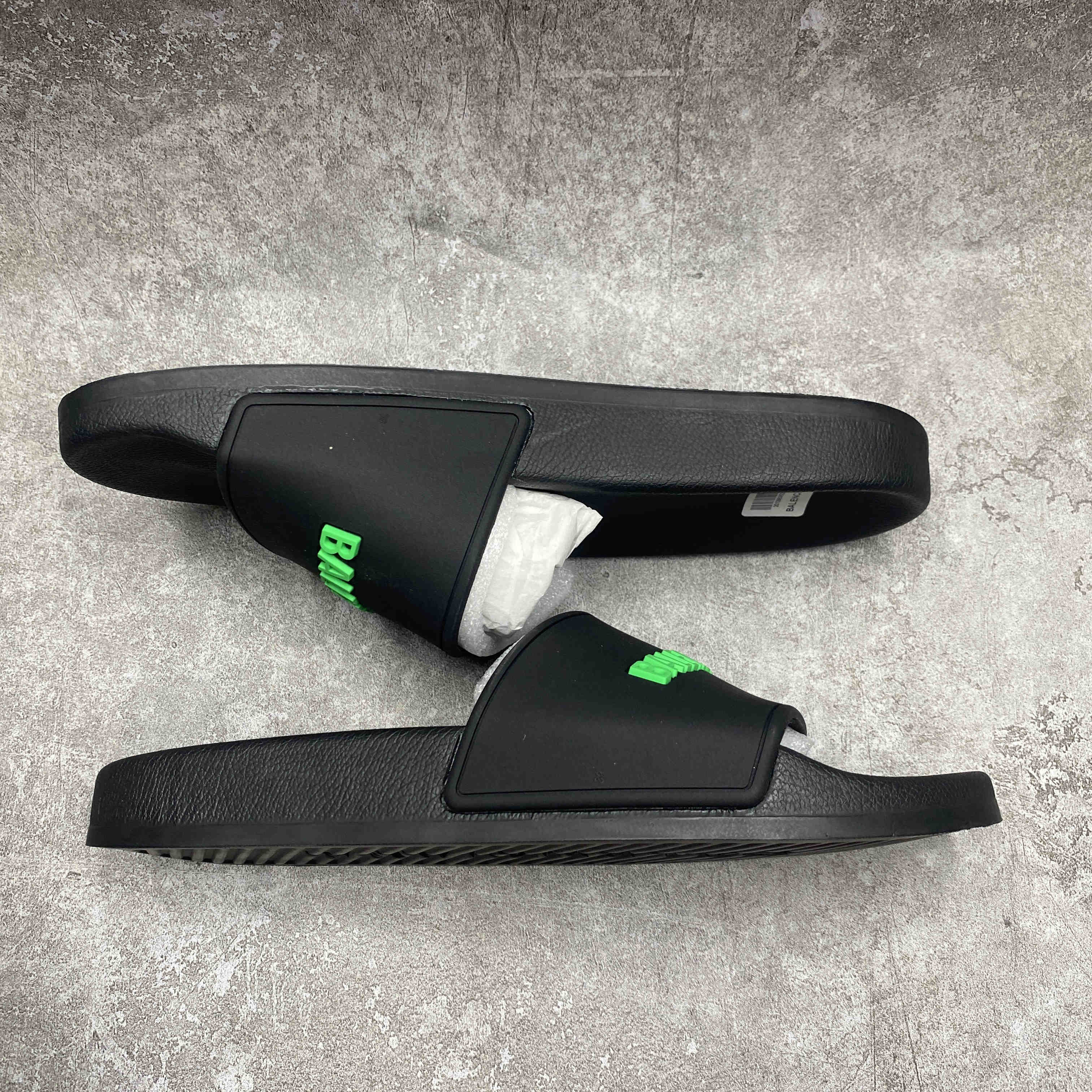 Ba*len*cia*ga pool slide black fluo green