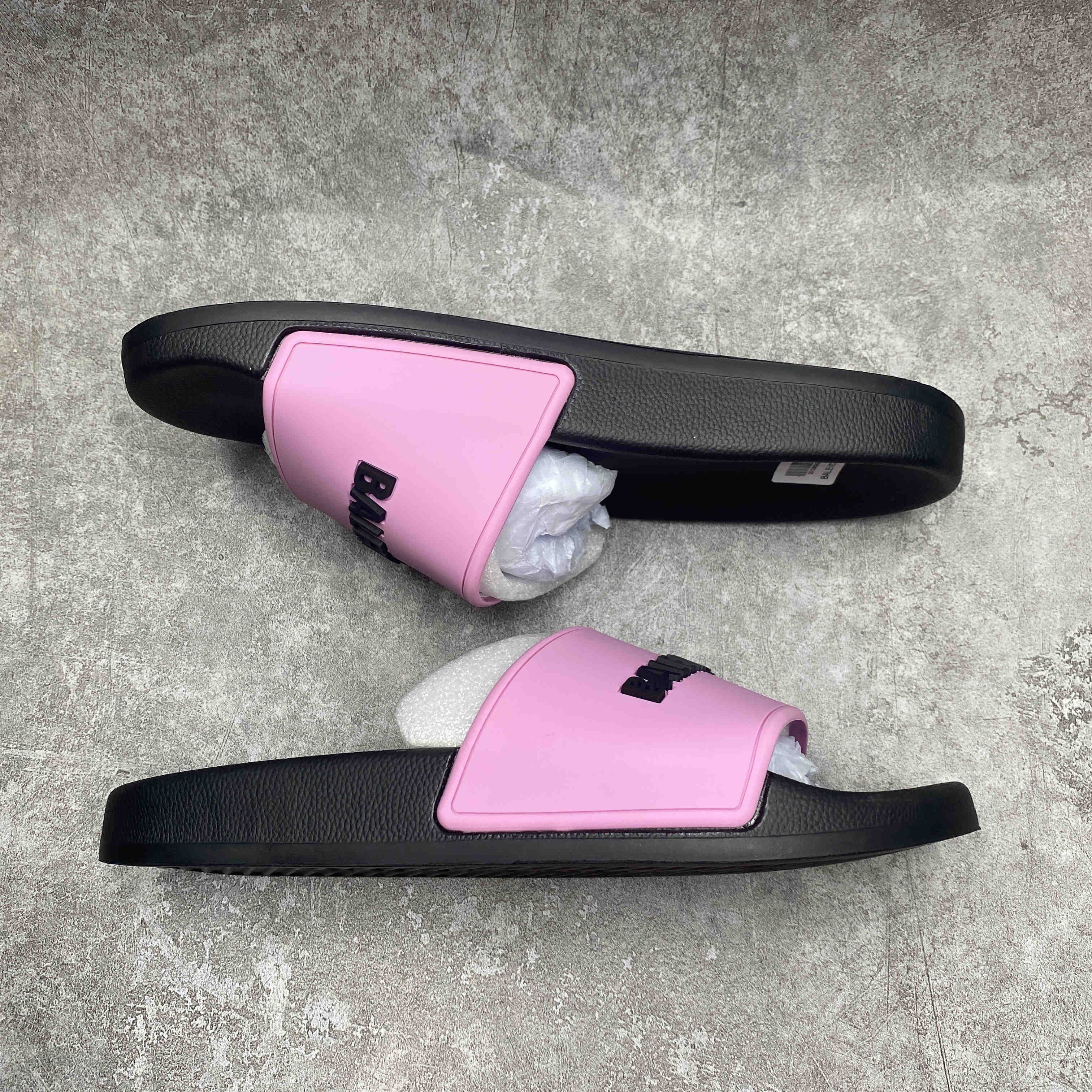 Ba*len*cia*ga pool slide black pink