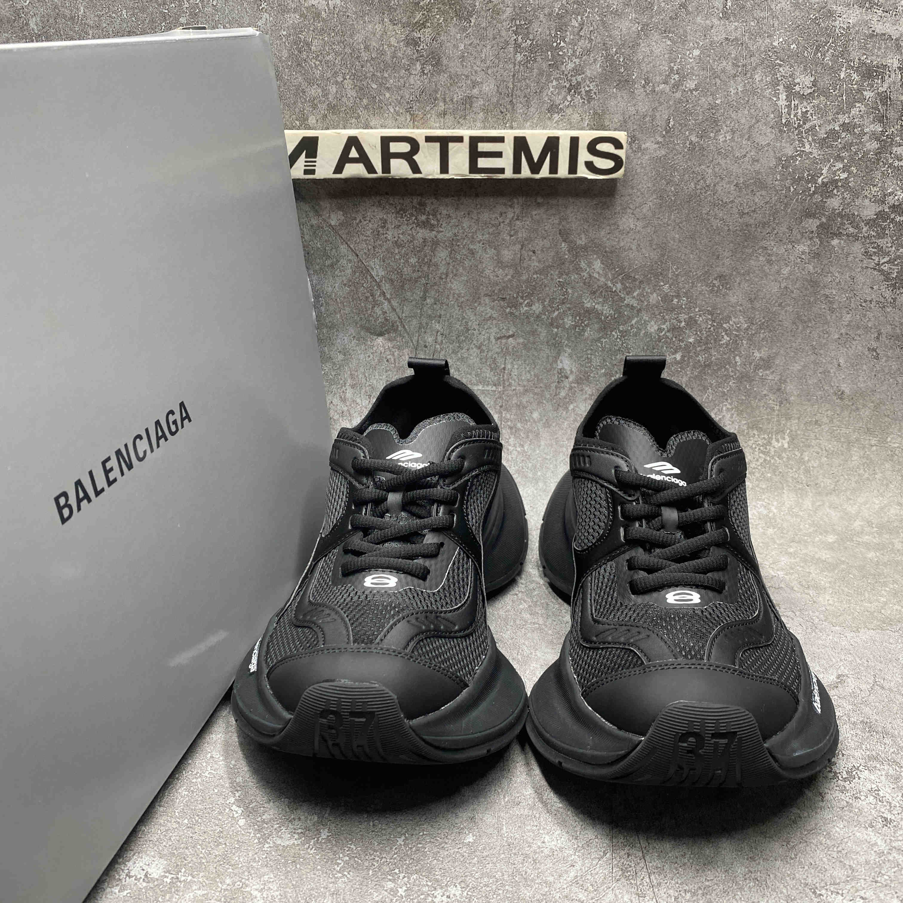 ua Ba*len*cia*ga snkrs black wflgy 1000