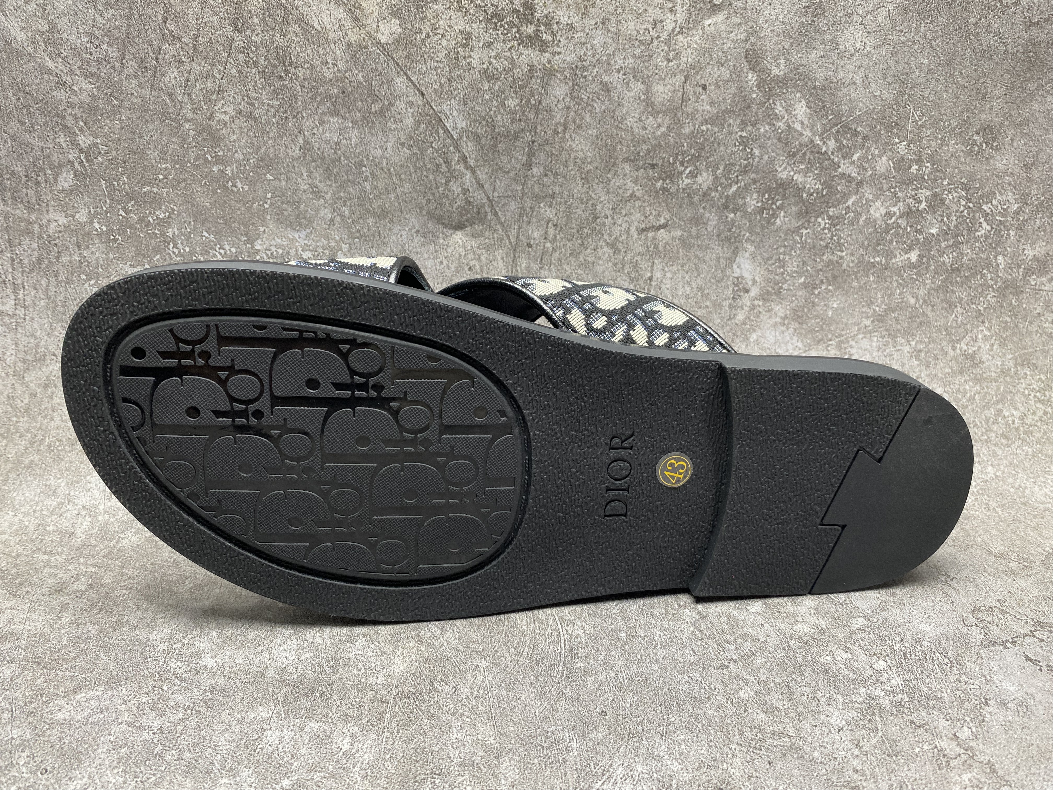 ua D*or alias sandal