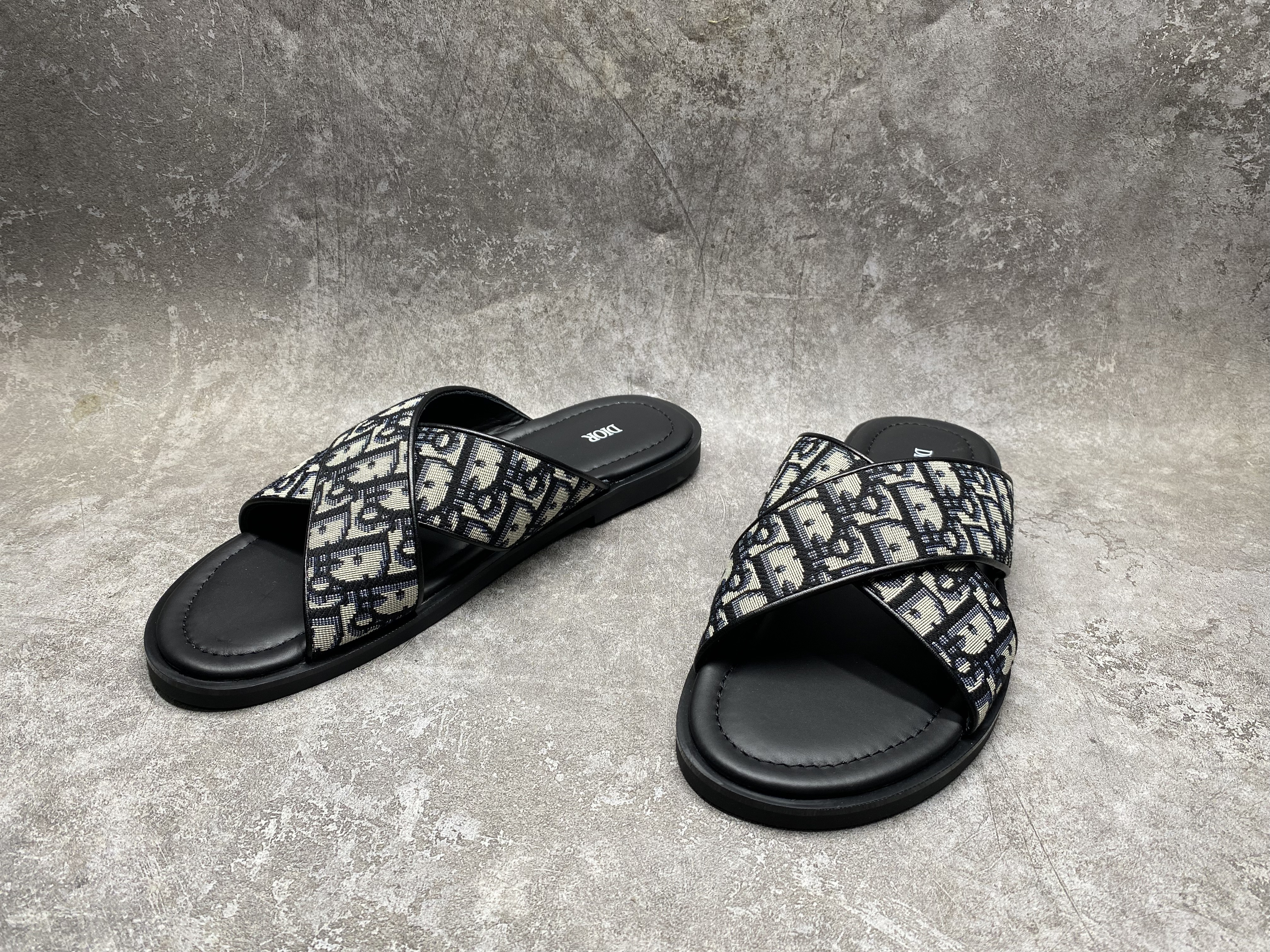 ua D*or alias sandal