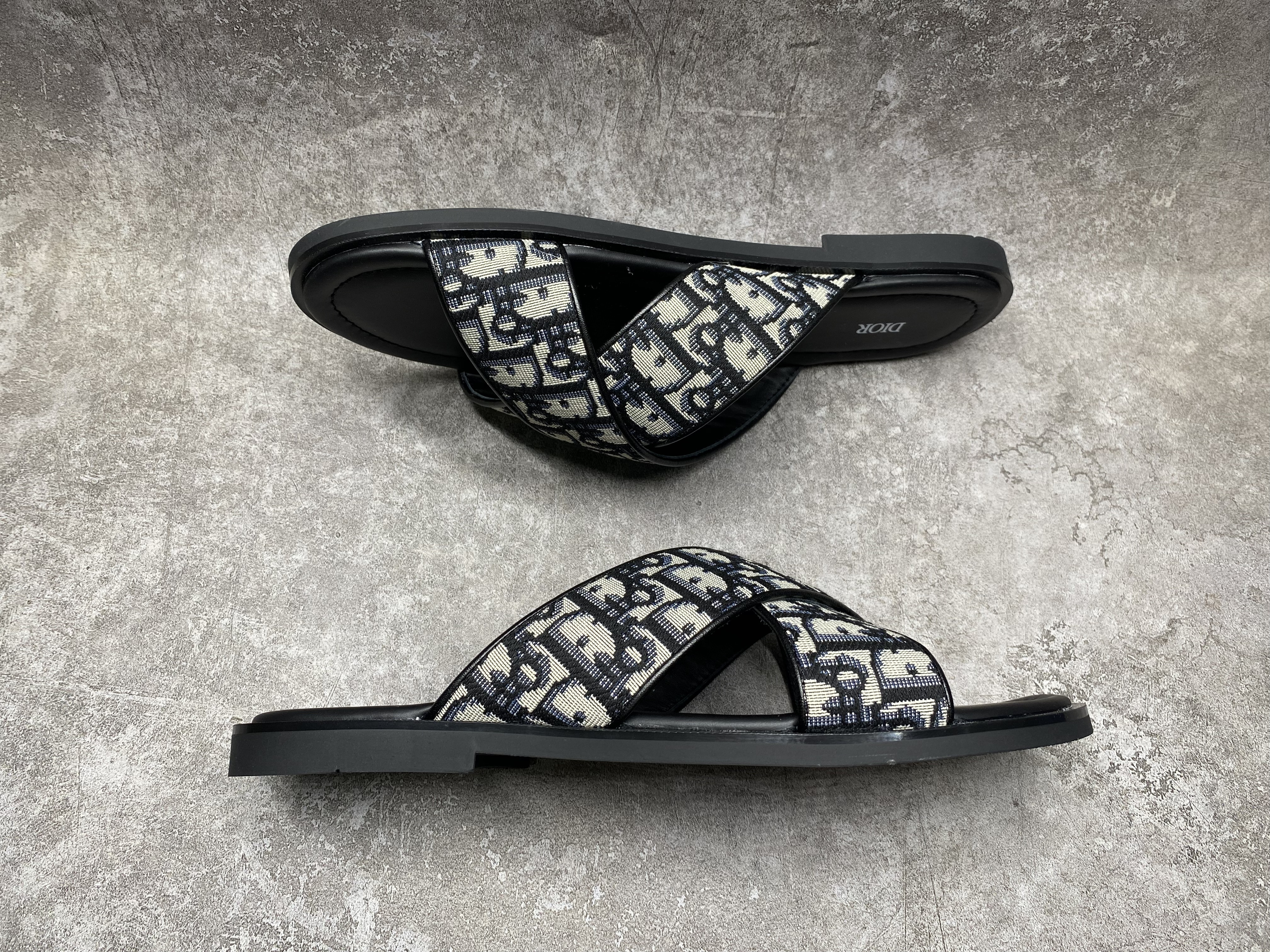 ua D*or alias sandal