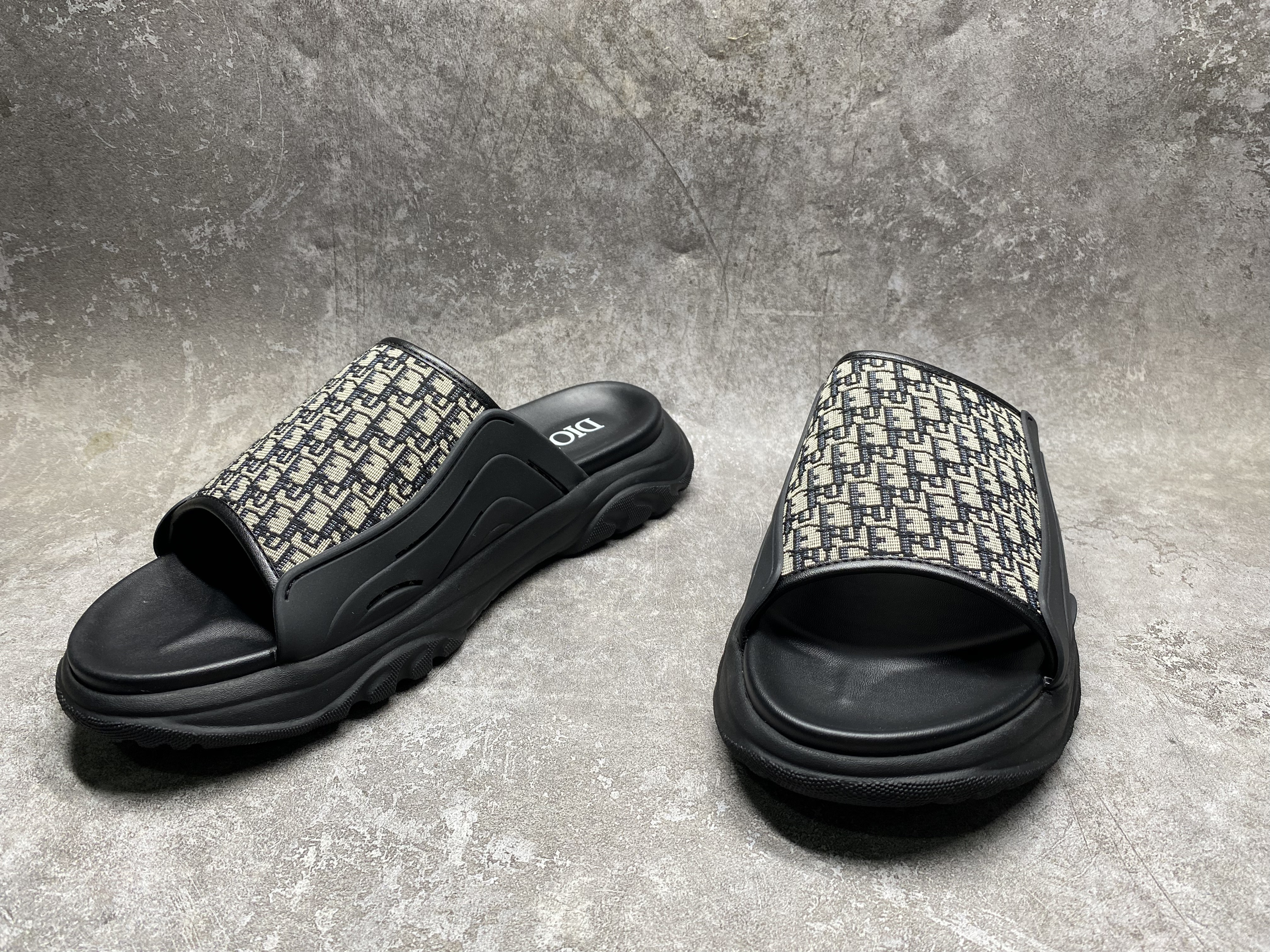 ua D*or sandal