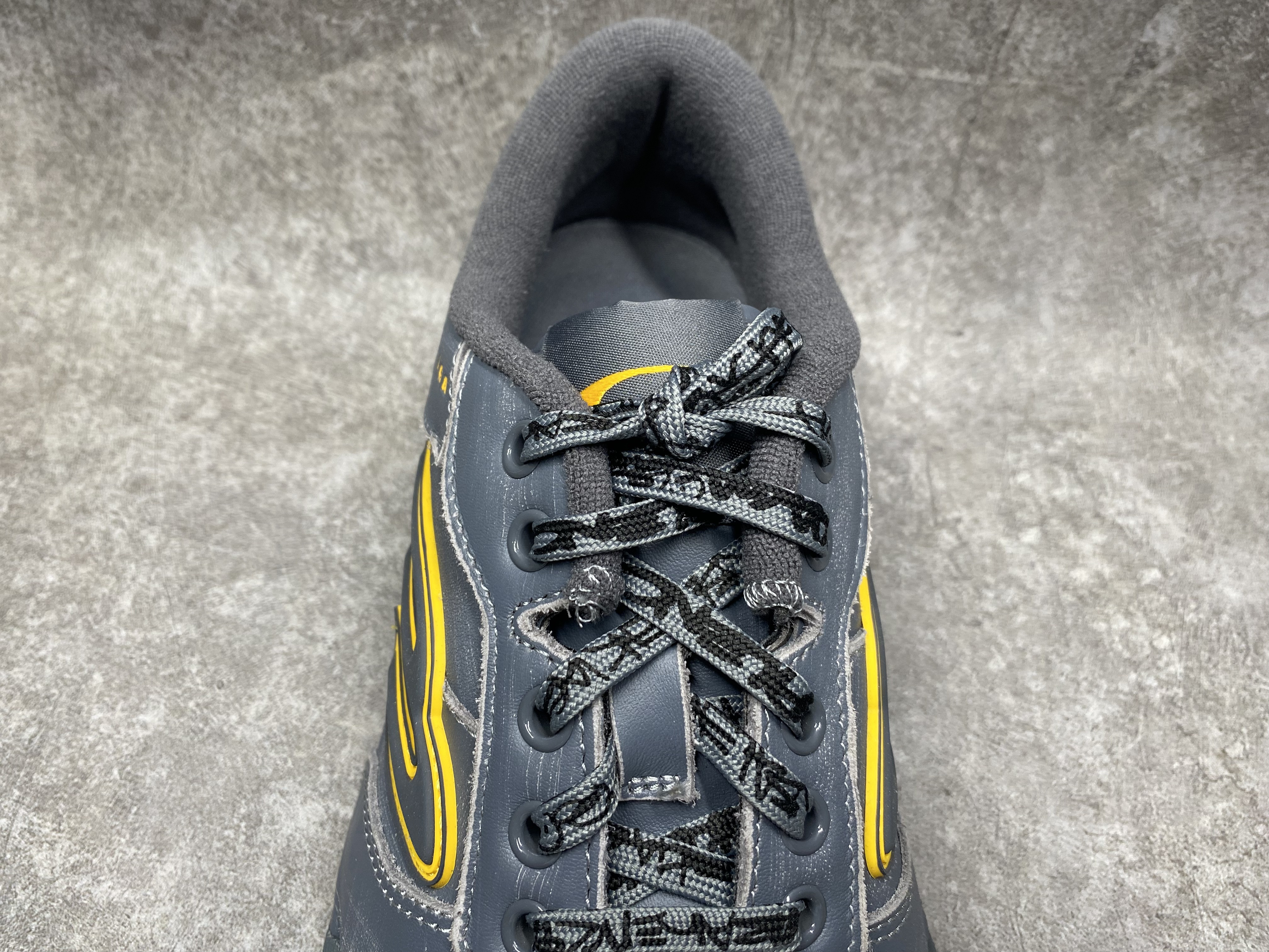 ua Ba*len*cia*ga hamptons worn-out sneaker in grey/yellow(run one size large)