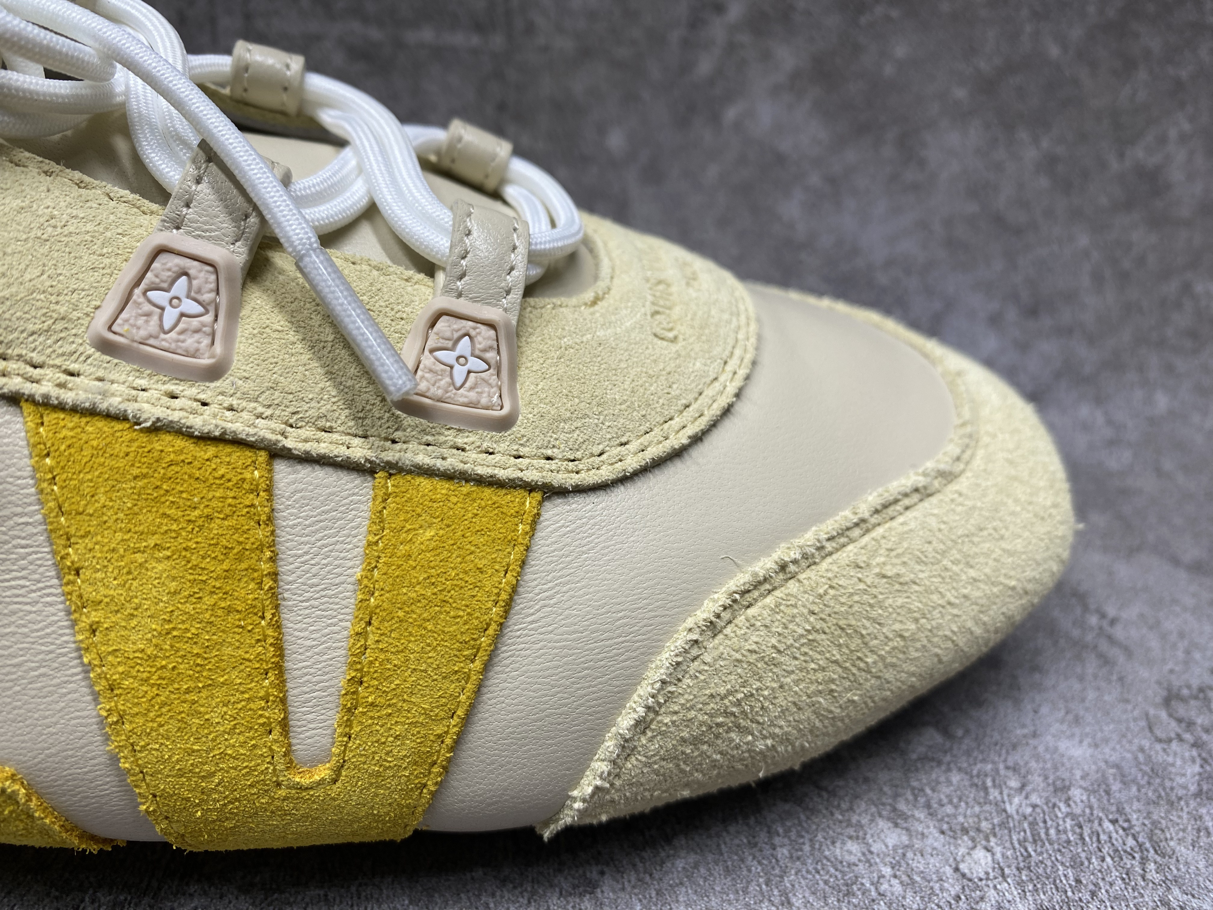 UA LV Sneaker
