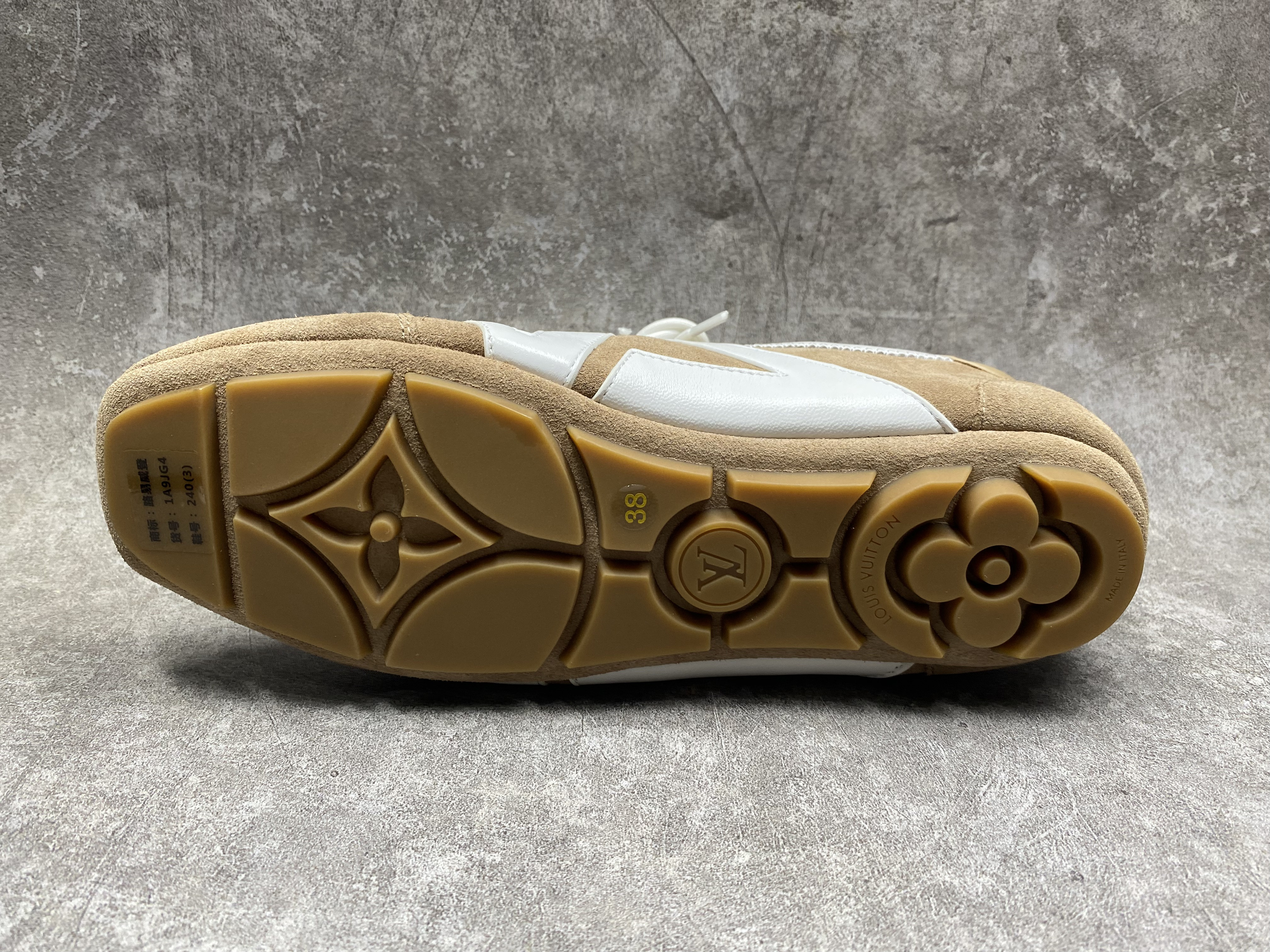 UA LV Sneaker