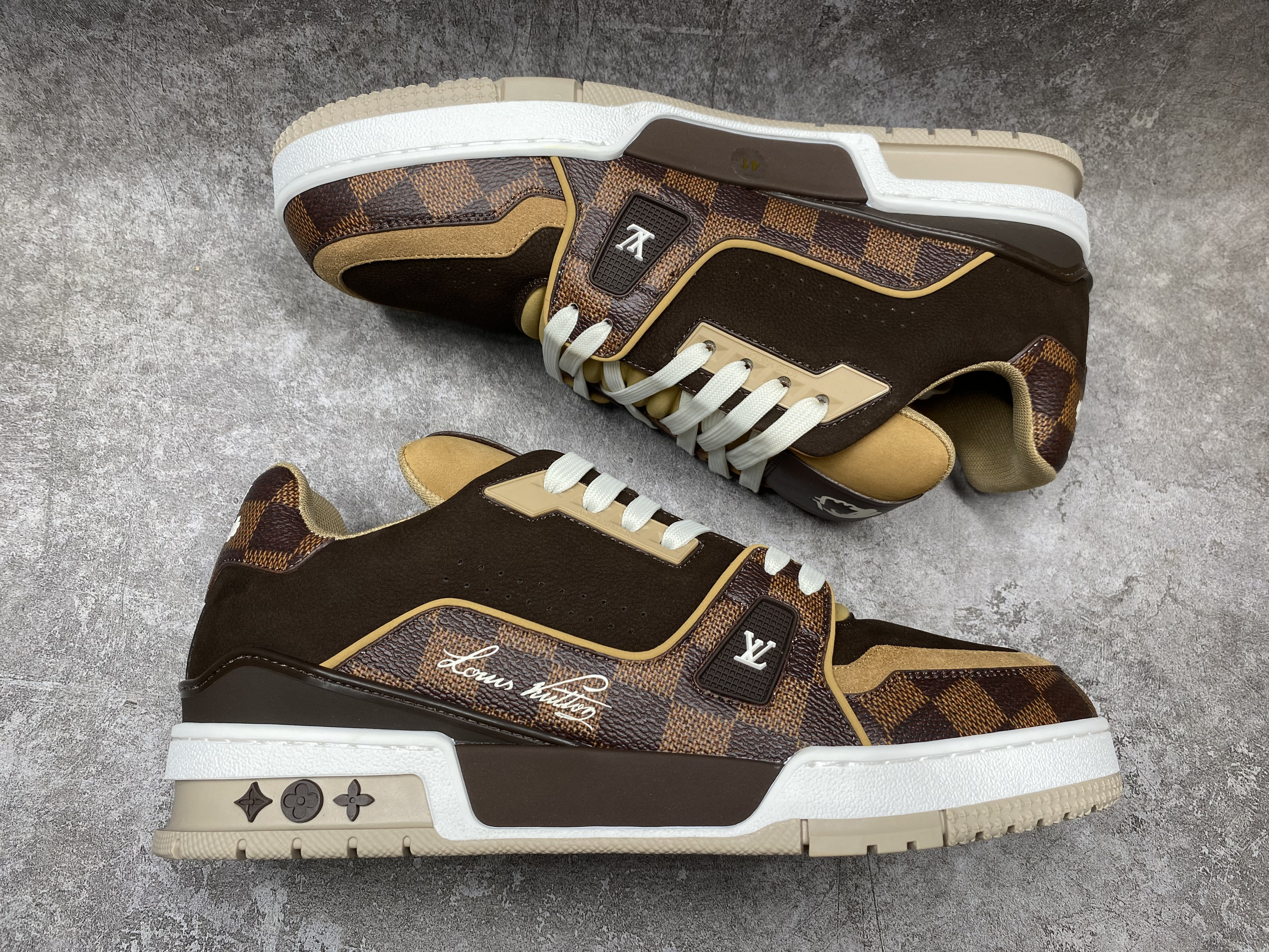 UA LV trainer Sneakers