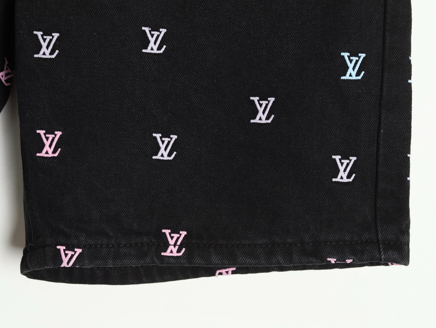 l0*is V*t0n lv shorts