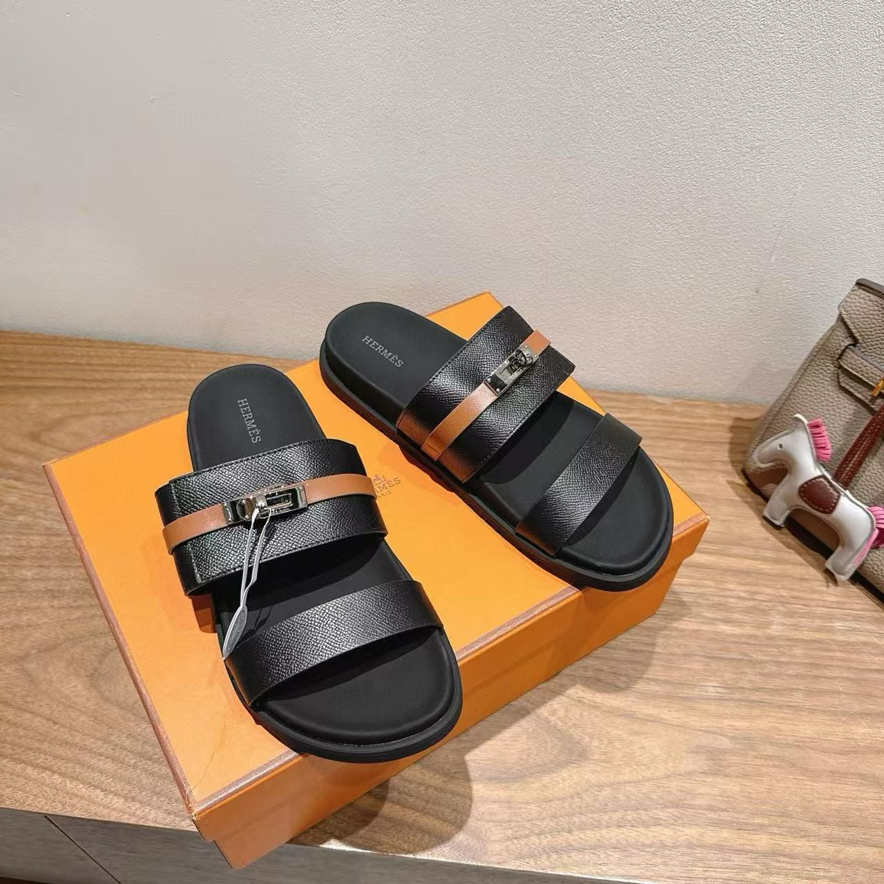 ua H**mes jackson sandal