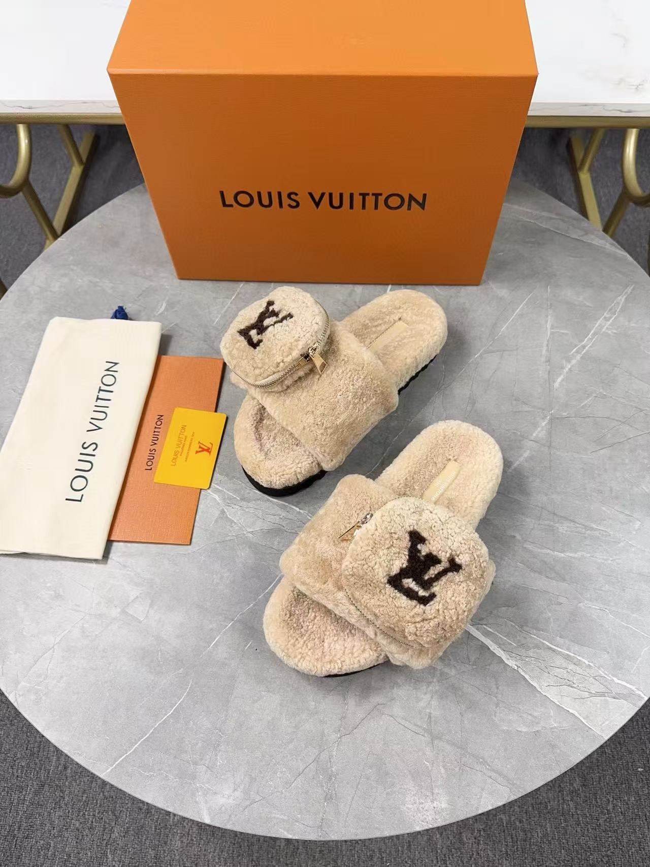 UA LV Slippers