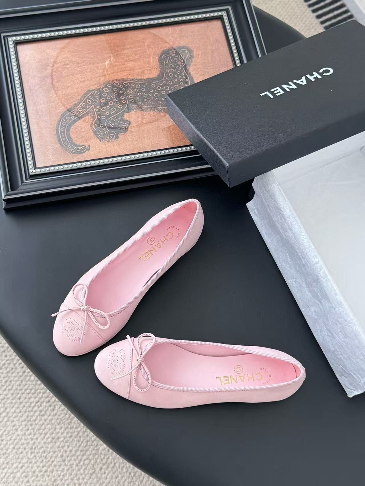 ua Ch*el ballet flats