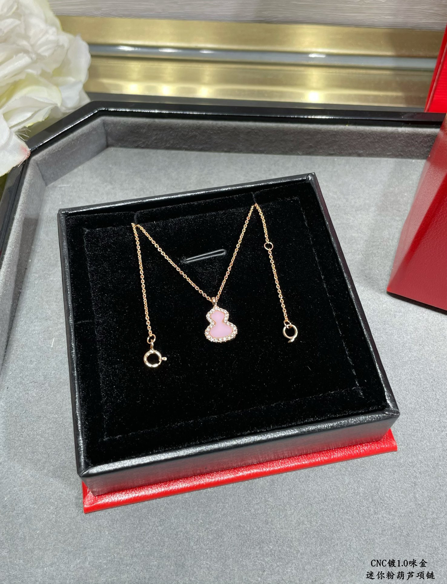 Qee1in mini gourd necklace