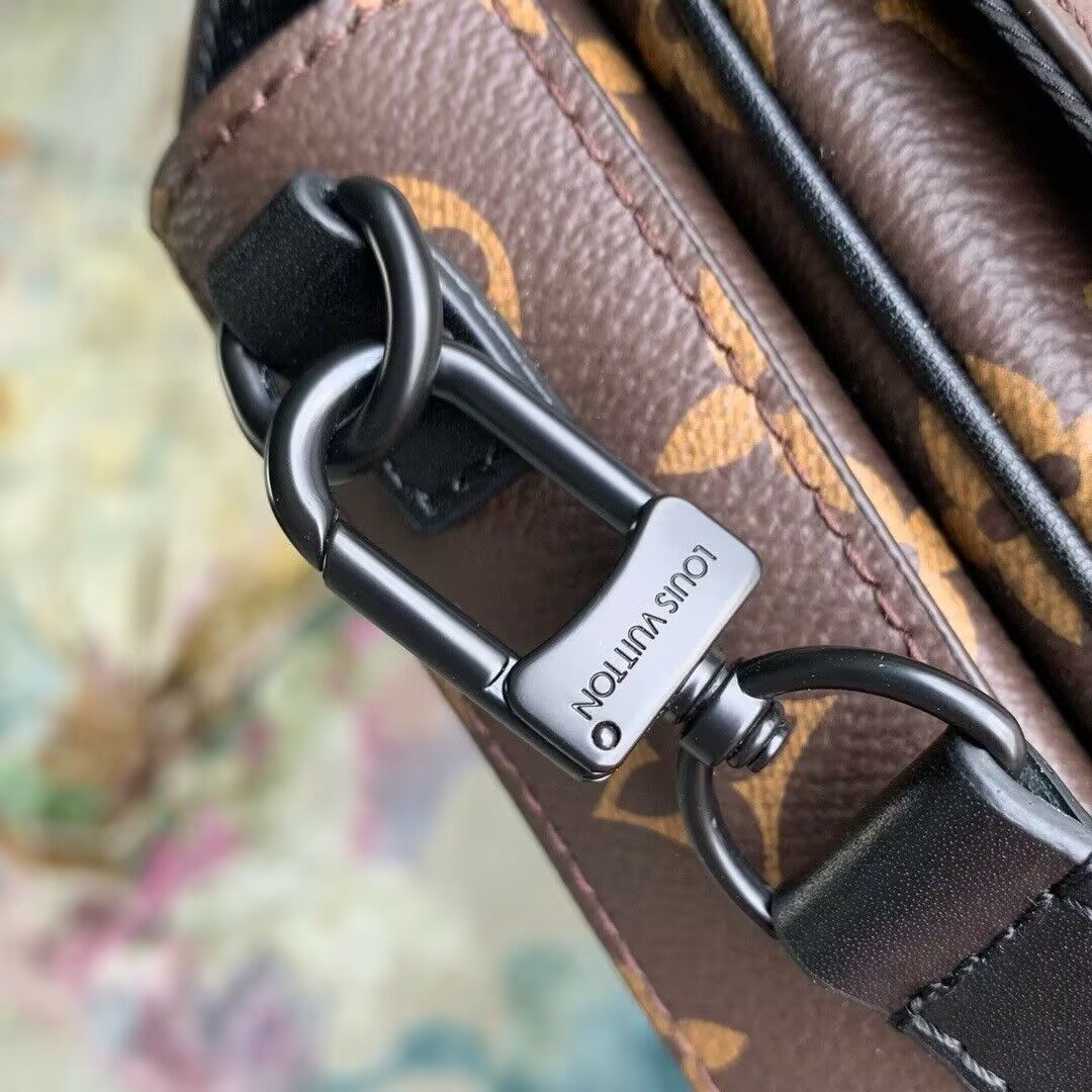 LV S-Lock Vertical wearable wallet M81522 12x20x7cm