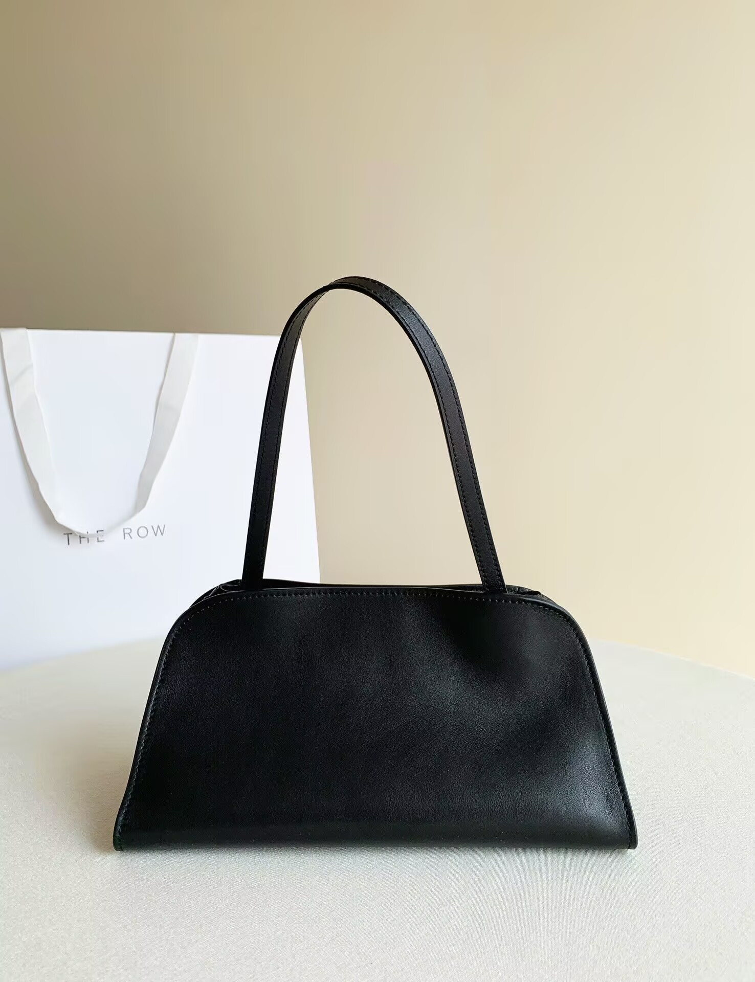 T*e R0w peggy clutch in leather 28x13x14cm