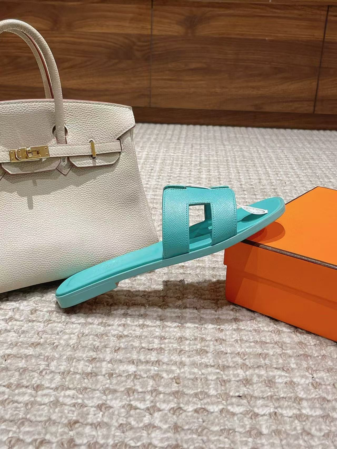 ua H**mes oran sandal