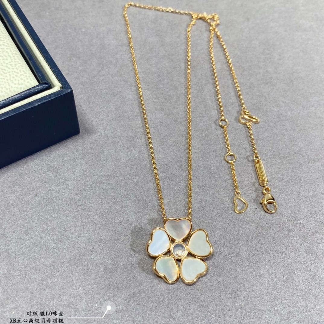 Ch0pard five he**ts mother-of-pearl necklace