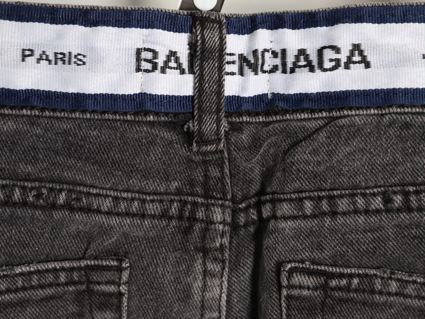 Ba*len*cia*ga jeans