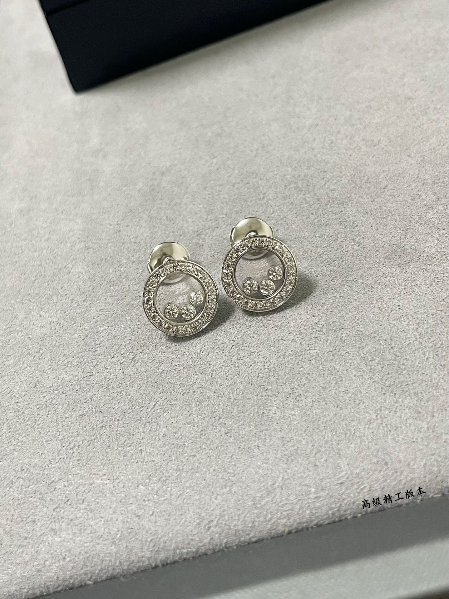 Ch0pard round di*m*nd earrings