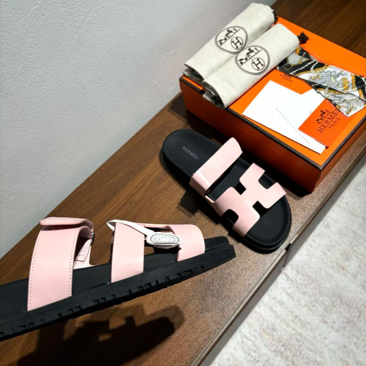 ua H**mes chypre sandal