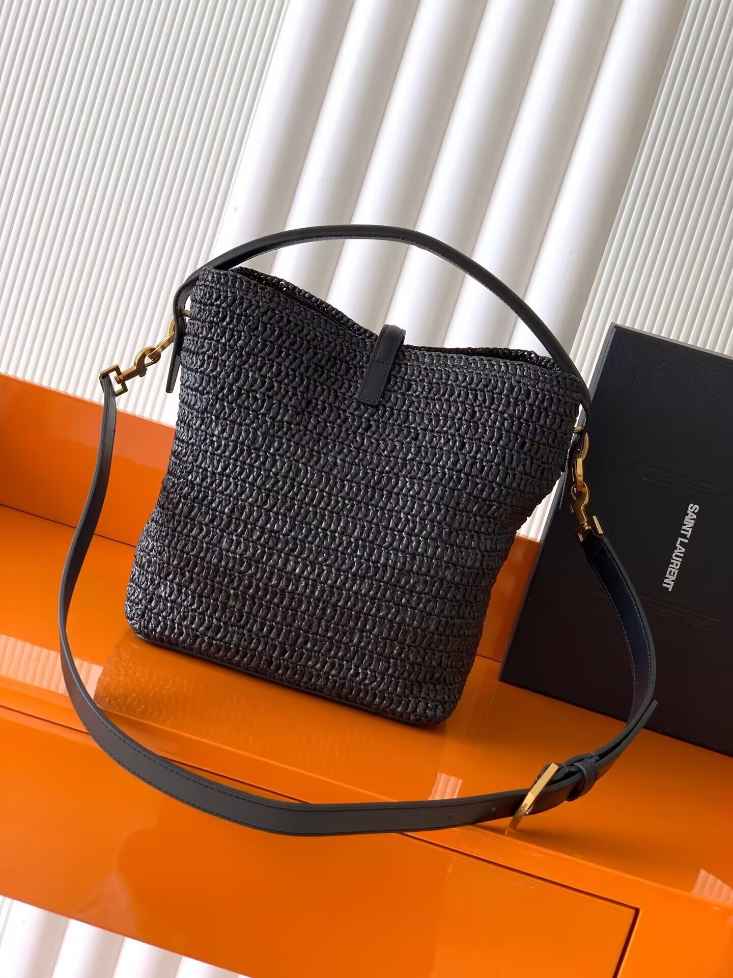 Y*L le 37 in woven raffia and vegetable-tanned leather bucket bag 25x20x12cm