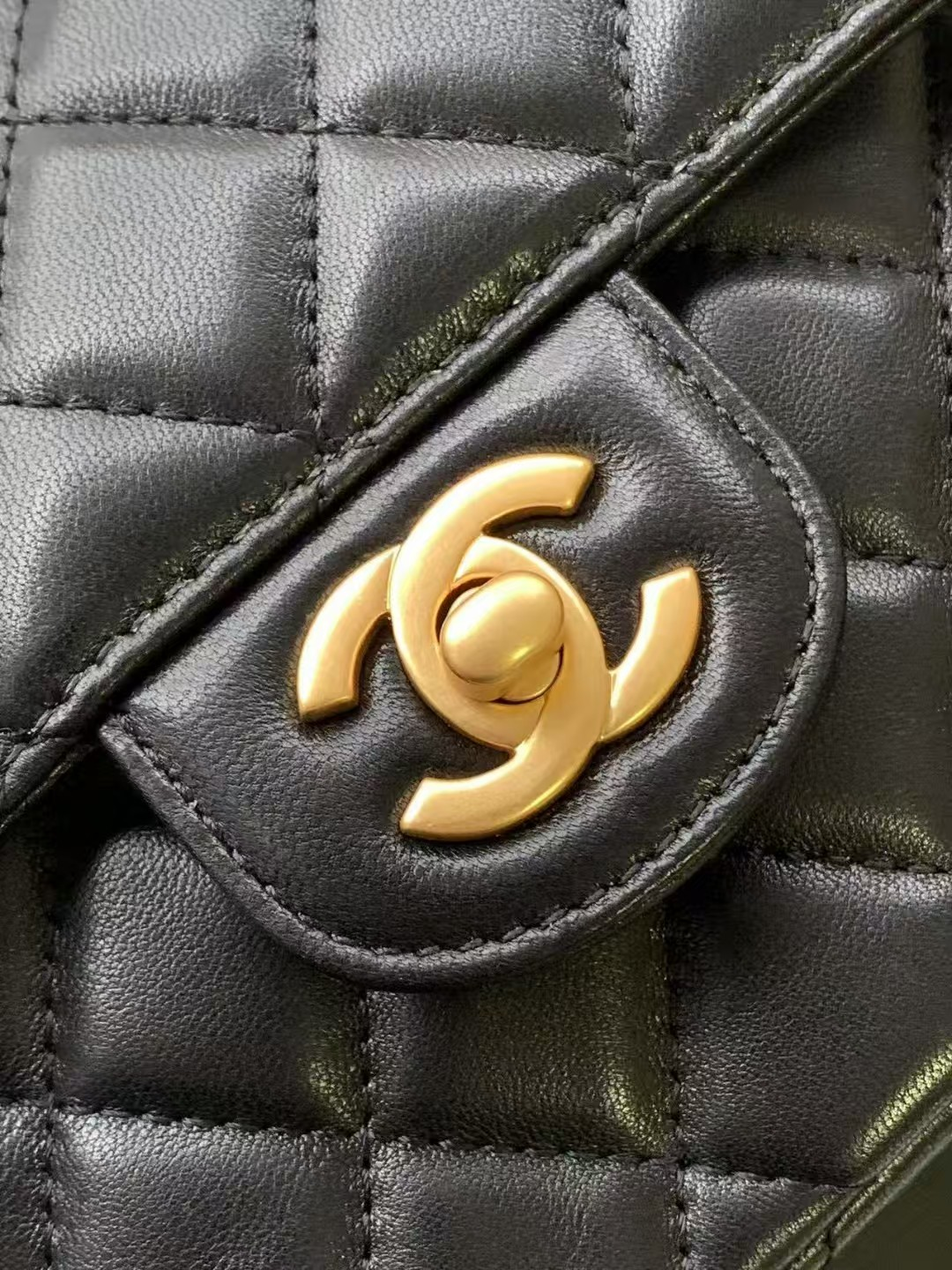 Ch*el flap handle bag 14x20x6cm