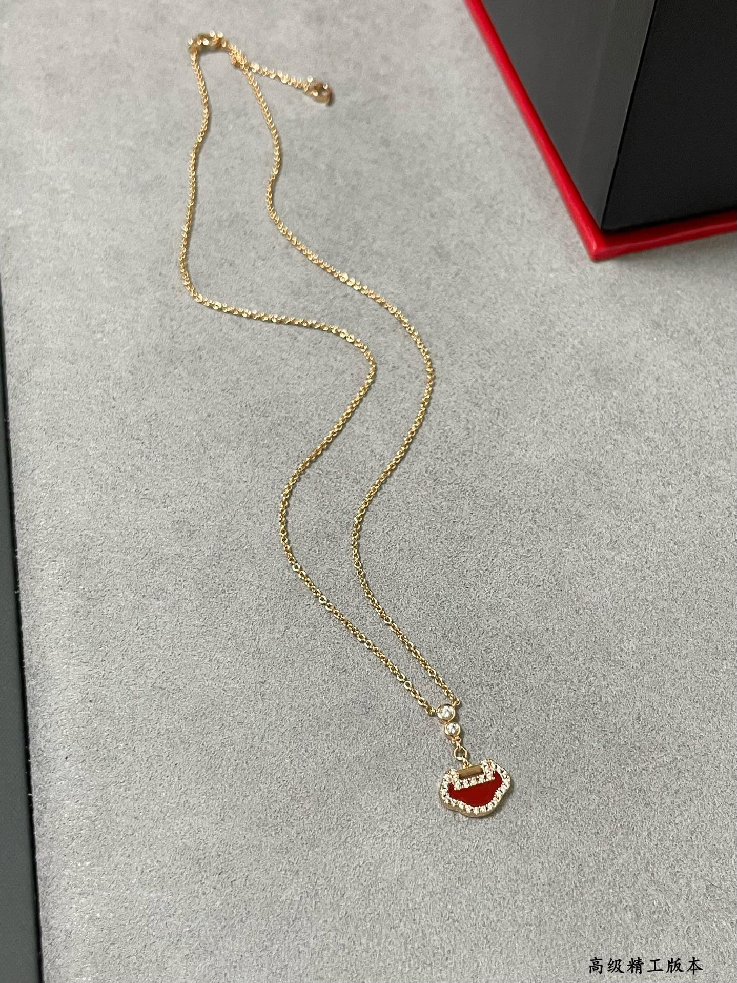 Qee1in mini ruyi necklace