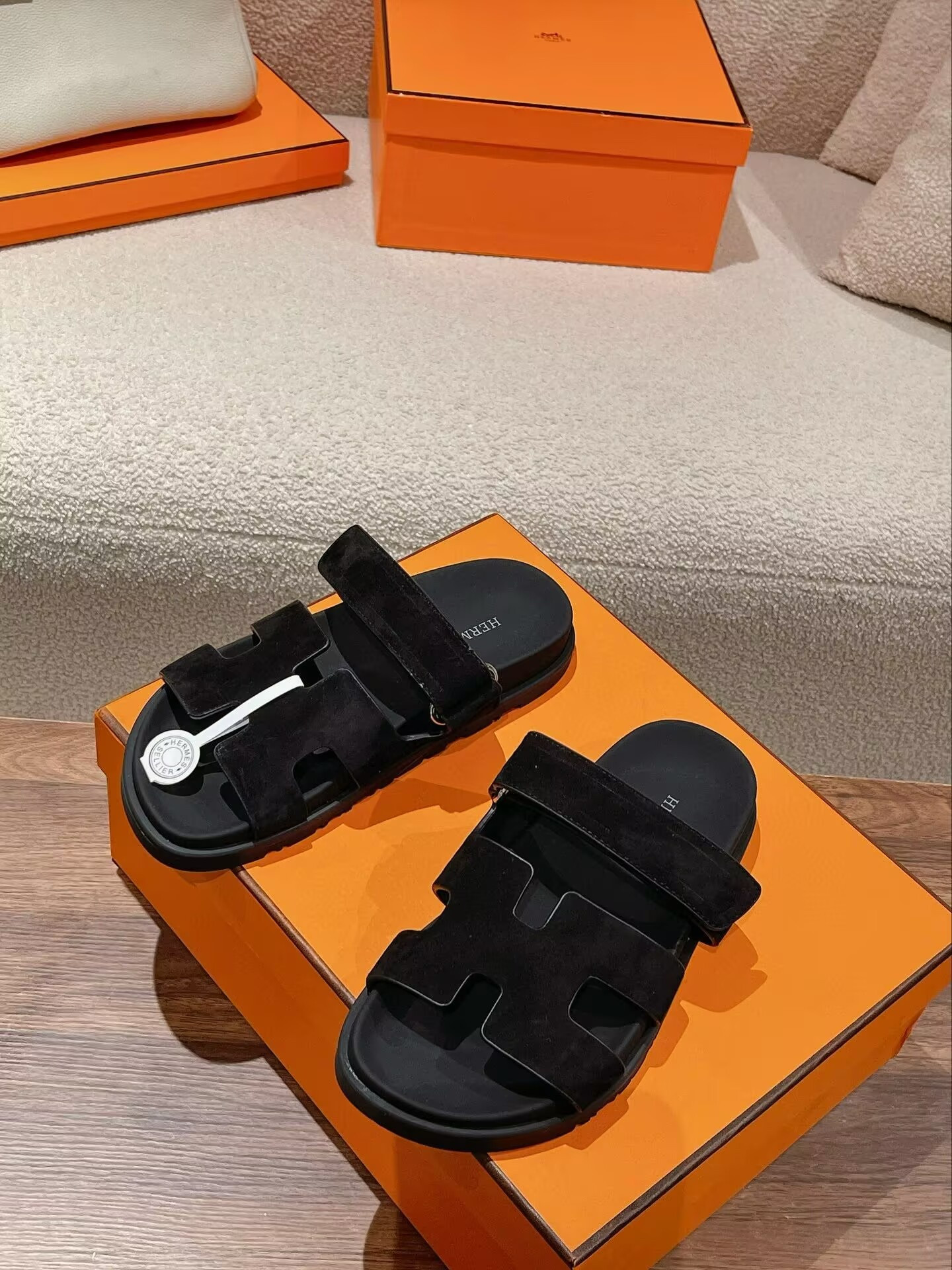 ua H**mes chypre sandal