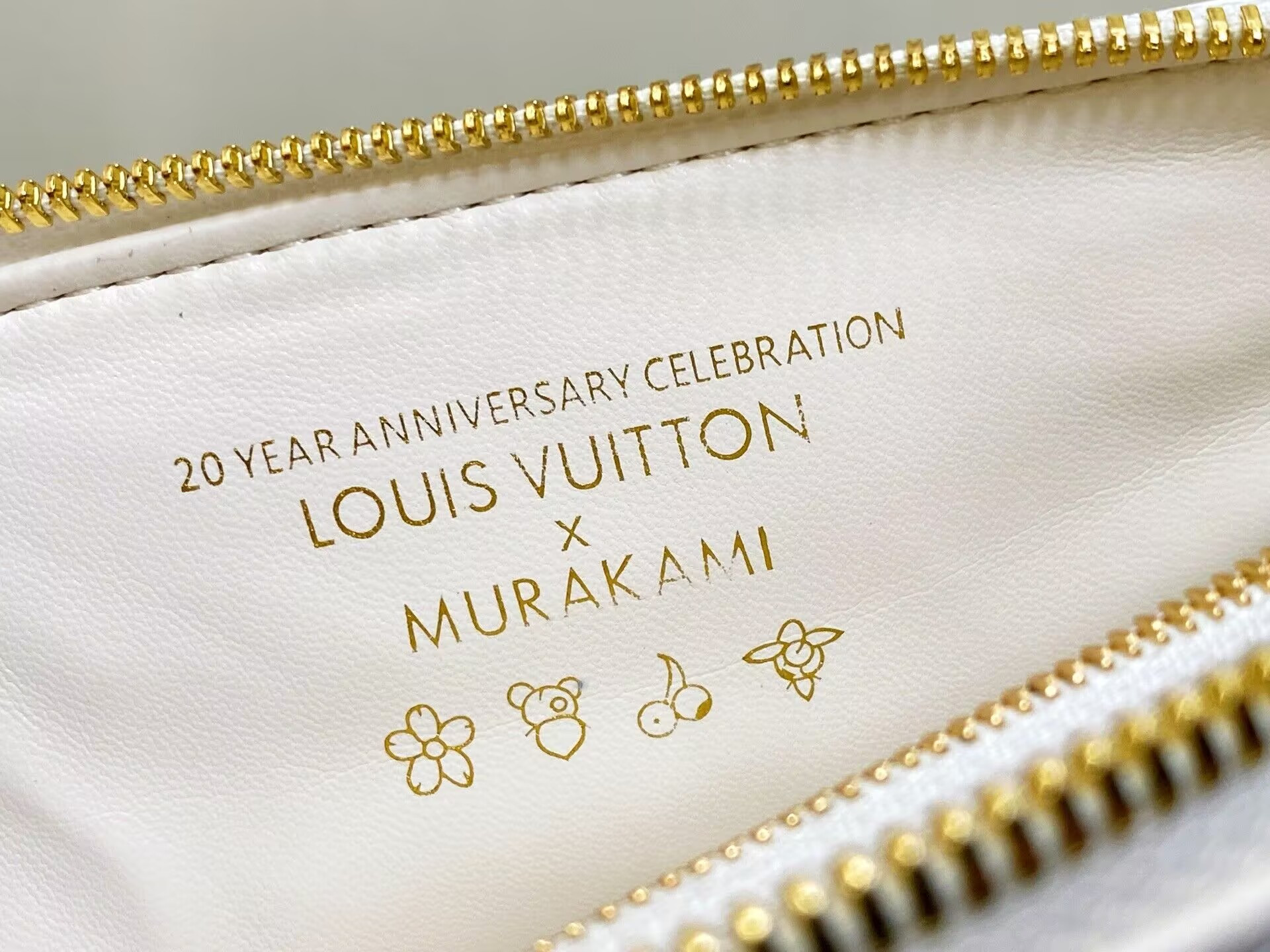 LV x TM Coussin PM M13233 26x20x12cm