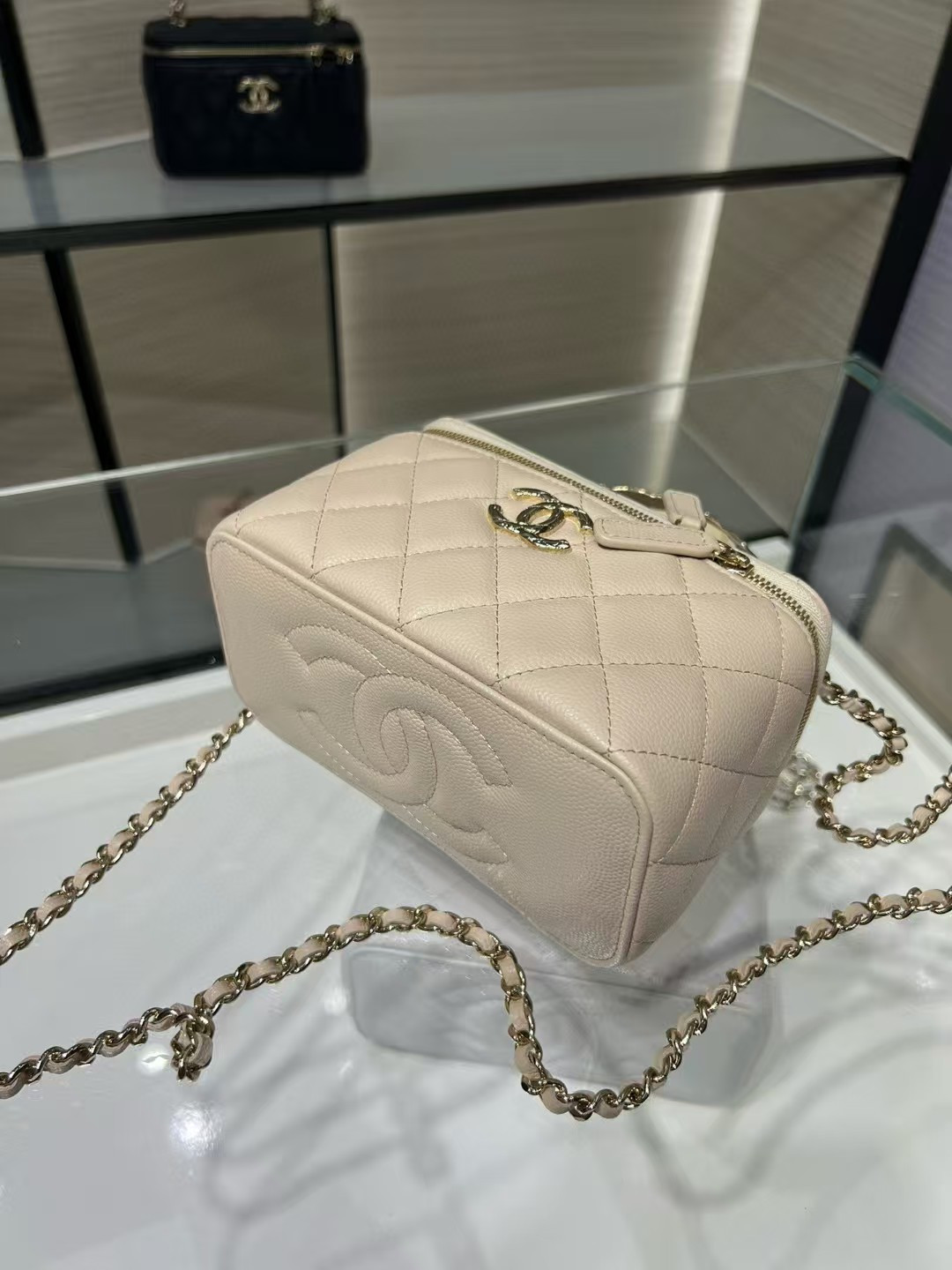 Ch*el clutch with chain ap4590 17x9.5x8cm